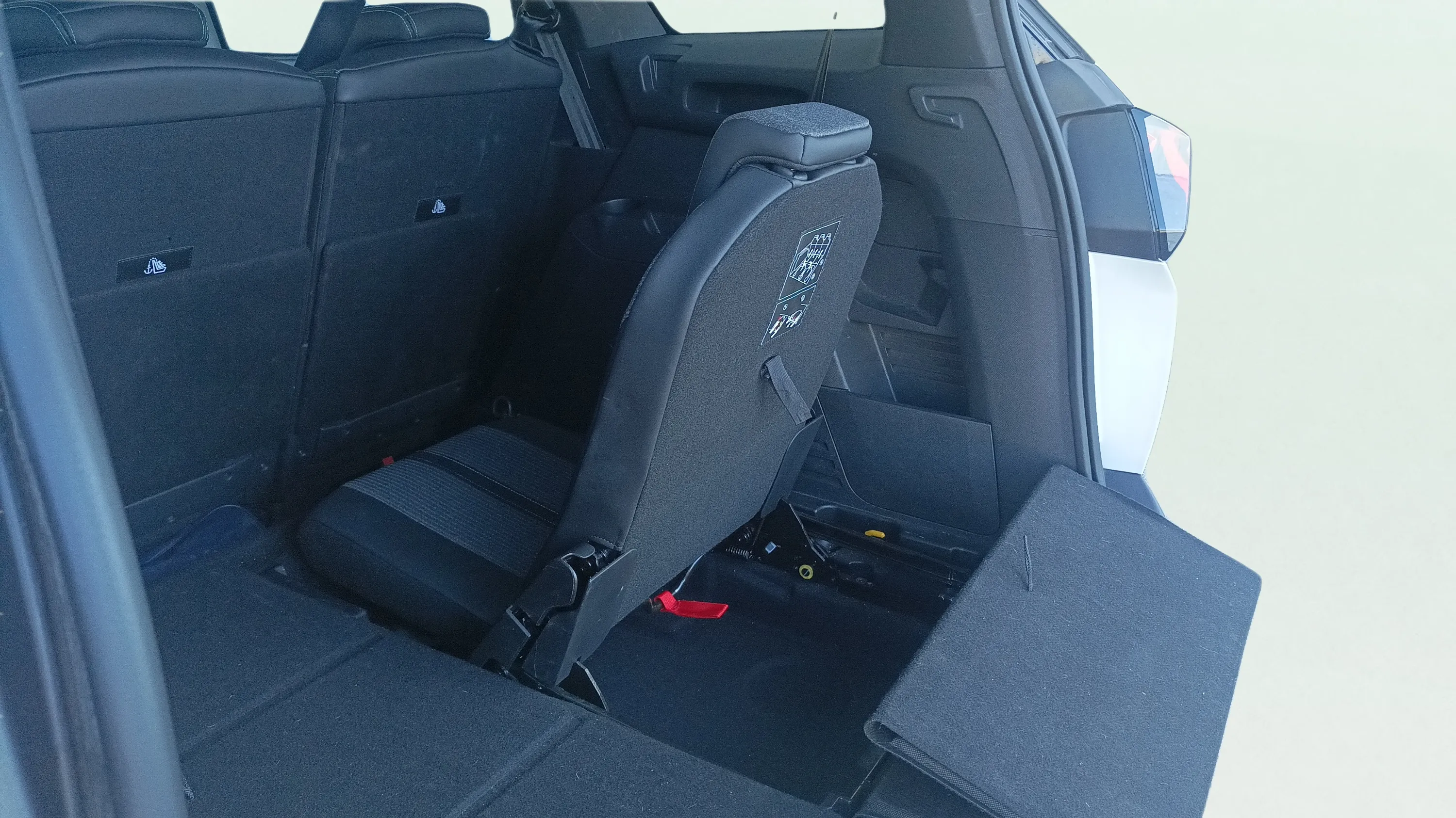 Peugeot 5008 1.2 PureTech Allure EAT8 - foto 23