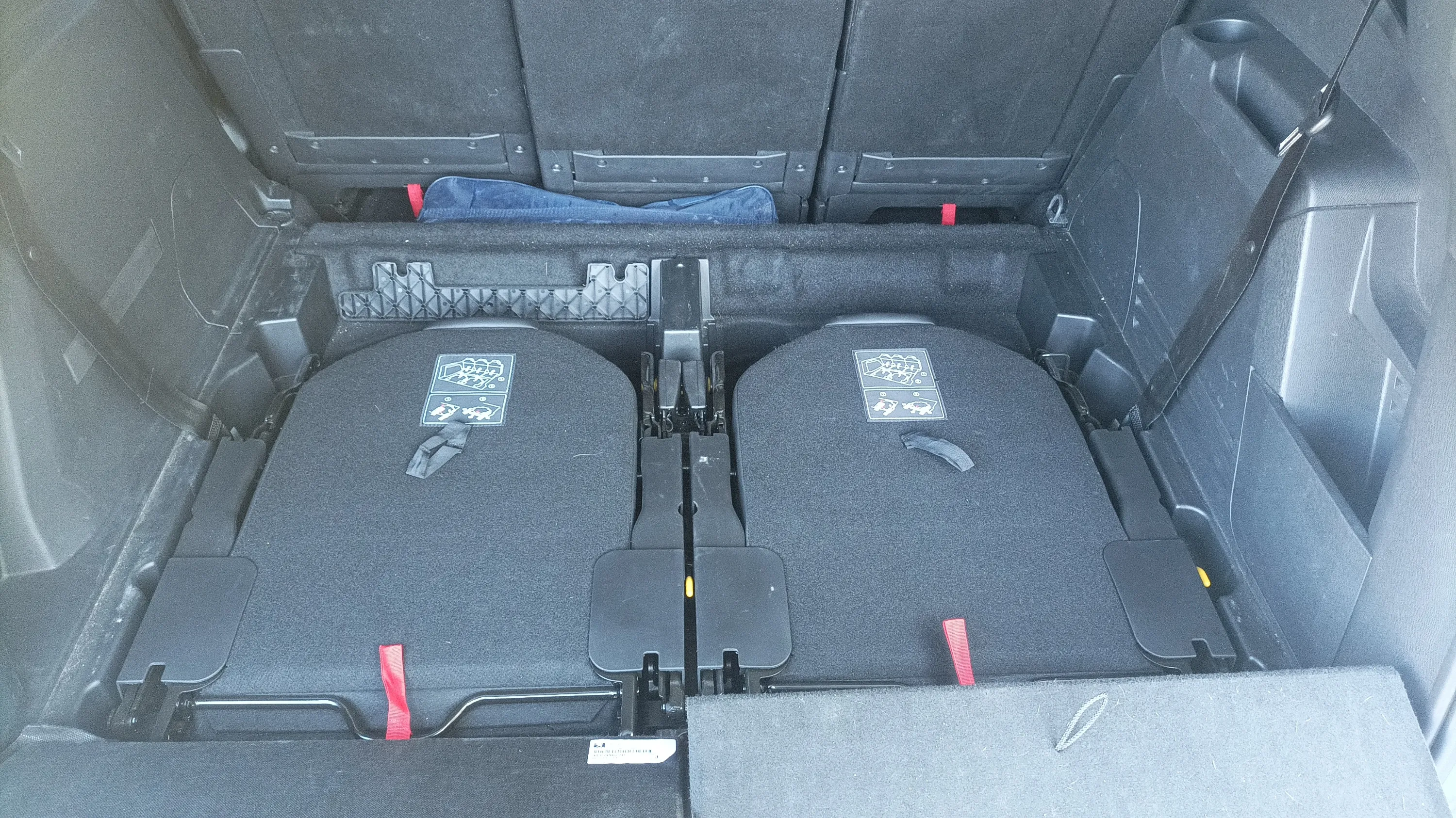 Peugeot 5008 1.2 PureTech Allure EAT8 - foto 24