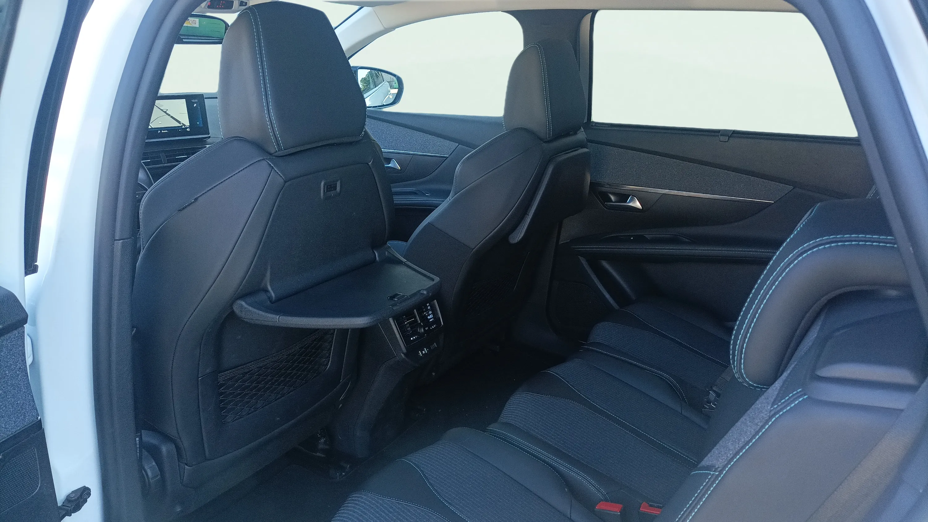 Peugeot 5008 1.2 PureTech Allure EAT8 - foto 19