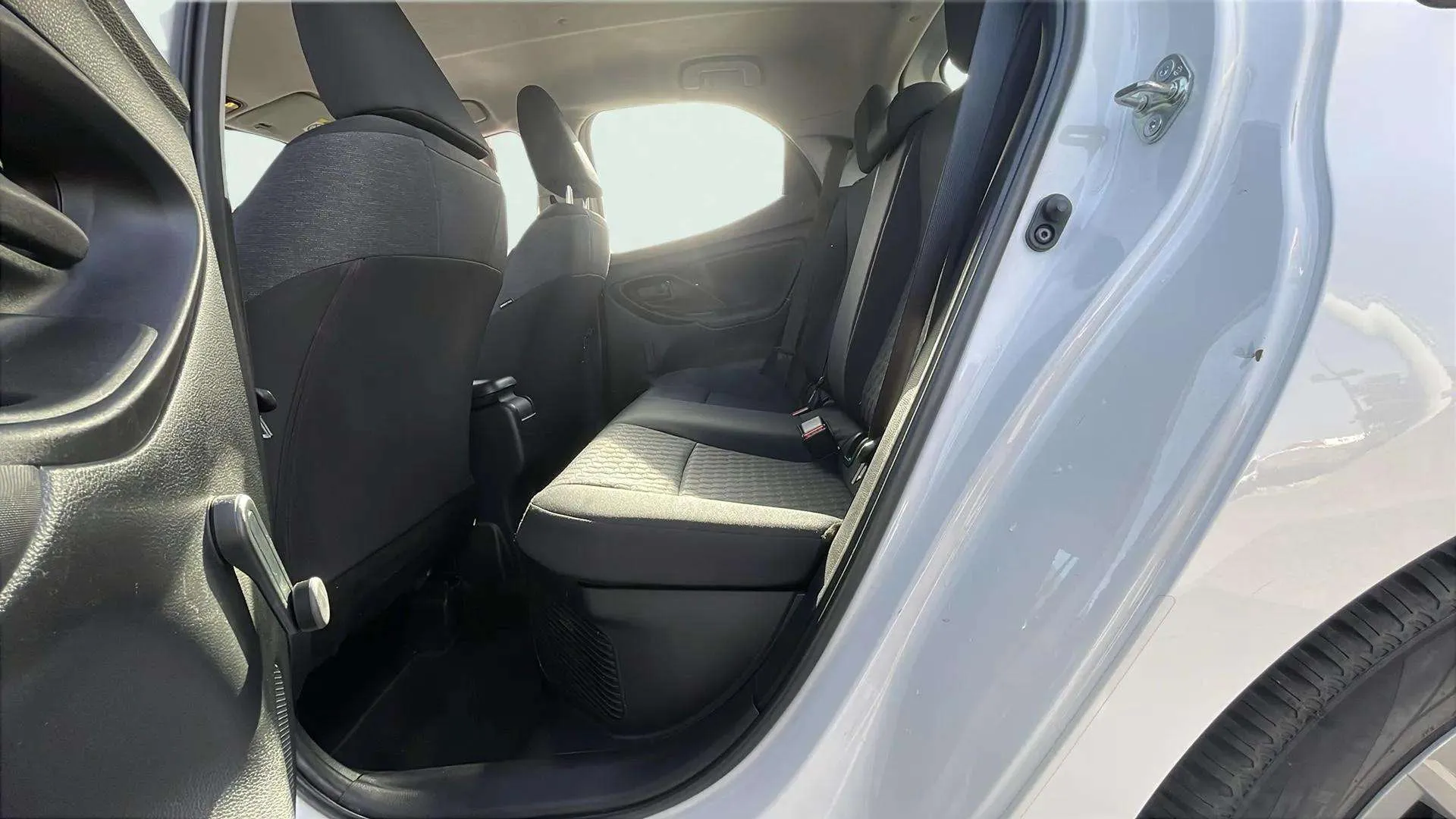 Toyota Yaris 1.5 120H Active Tech - foto 13