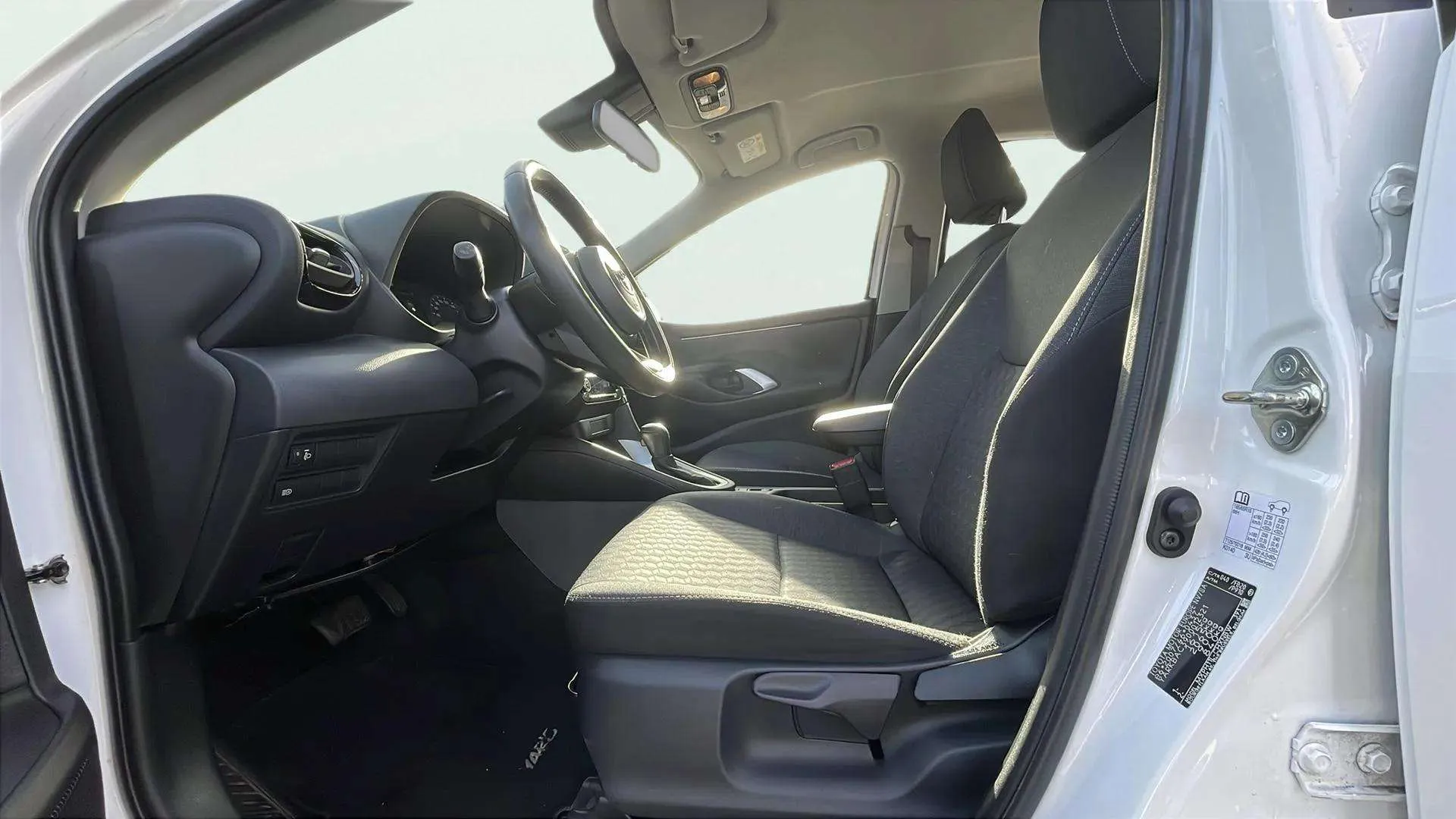 Toyota Yaris 1.5 120H Active Tech - foto 12