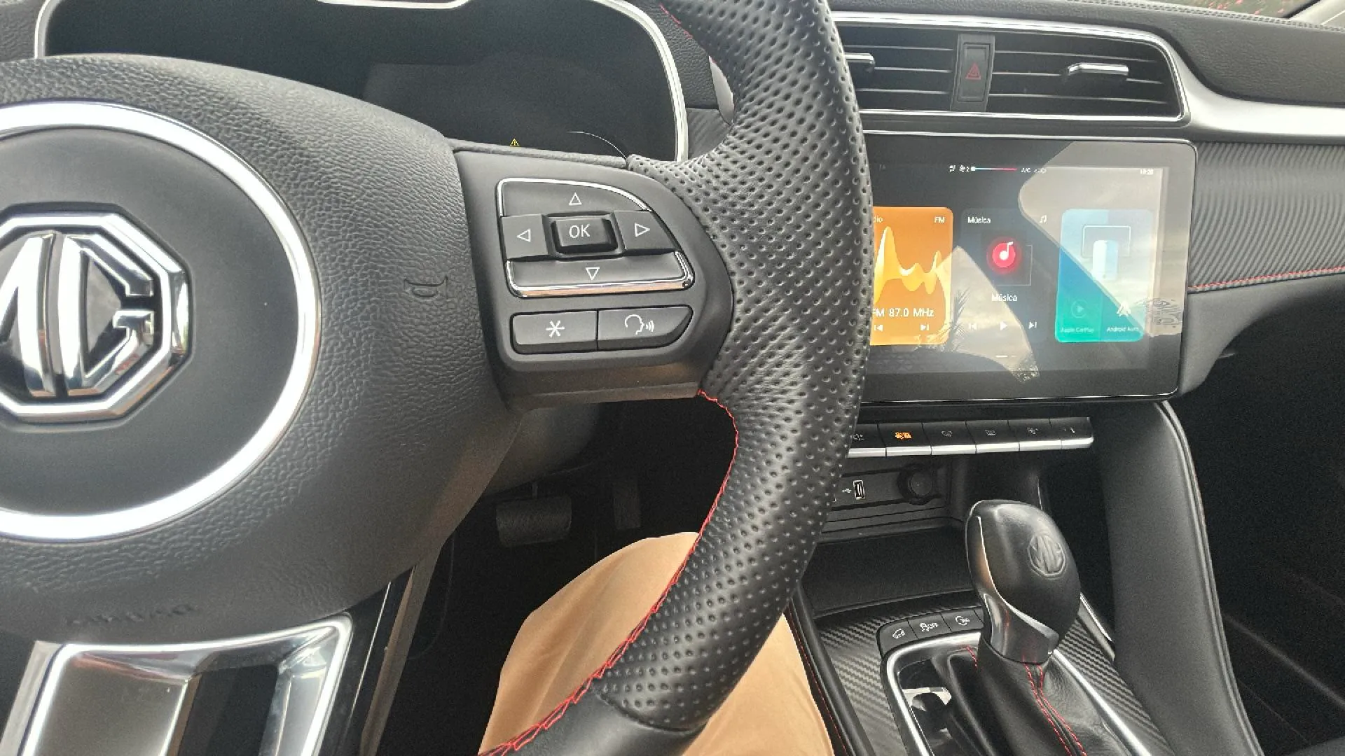 MG ZS 1.0T Luxury - foto 18