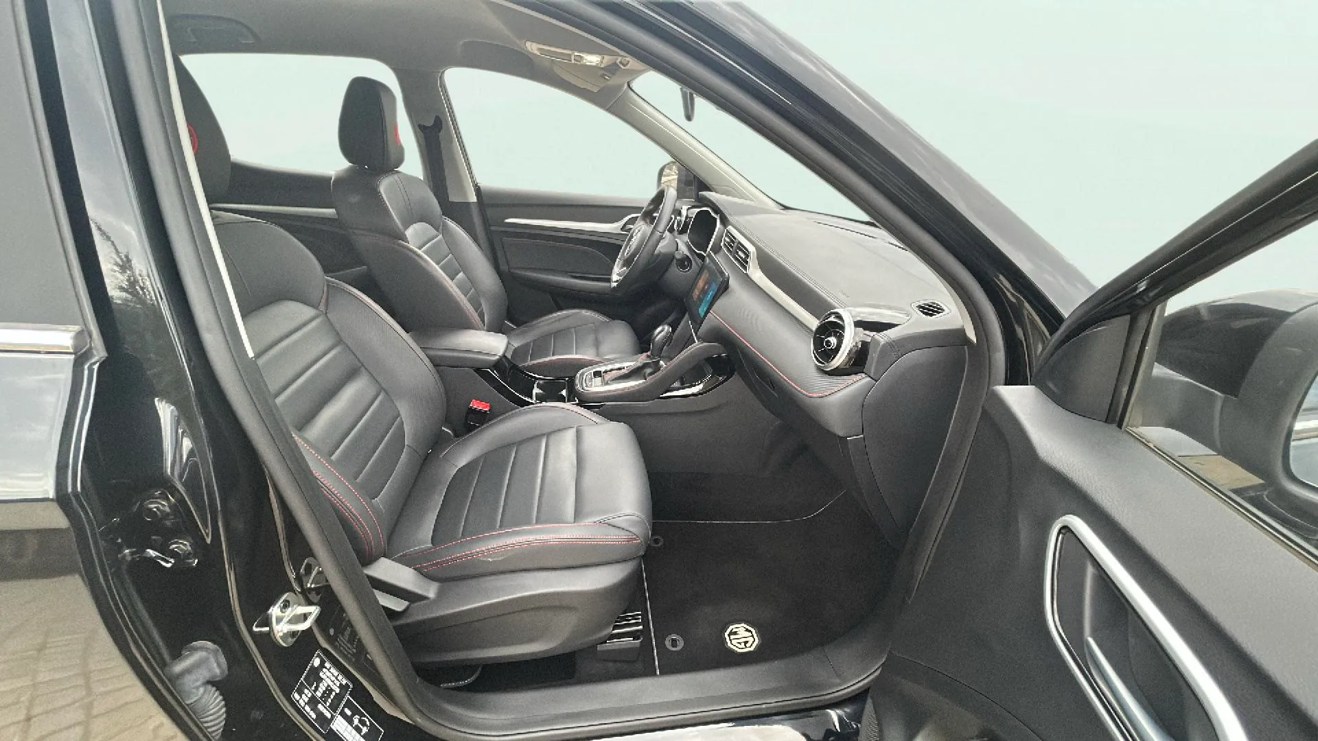 MG ZS 1.0T Luxury - foto 12