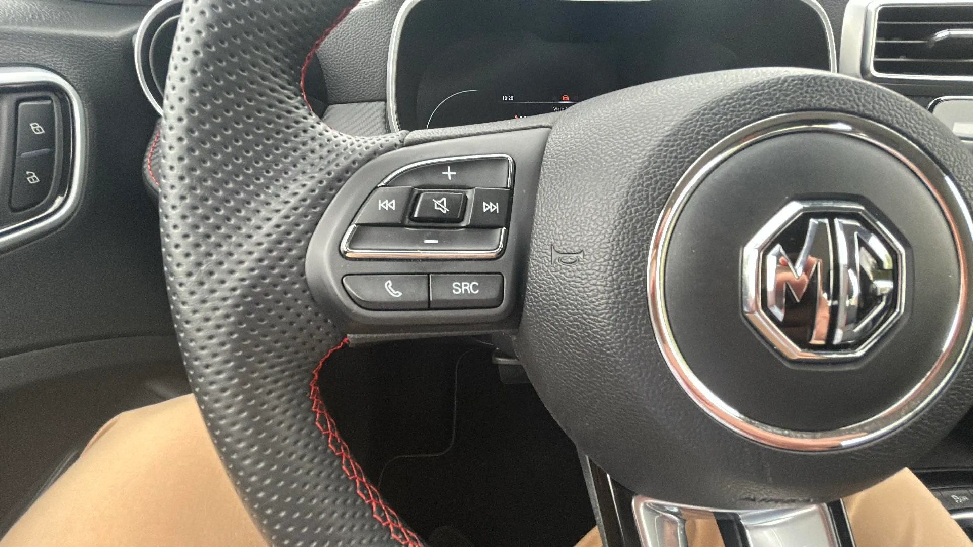 MG ZS 1.0T Luxury - foto 17