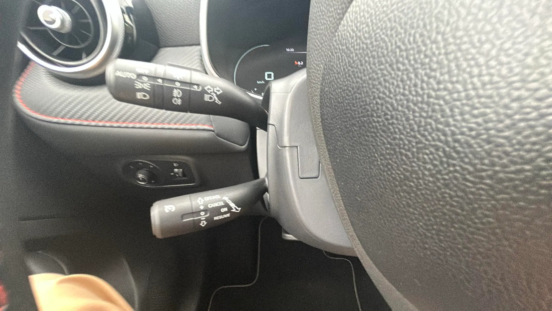 MG ZS 1.0T Luxury - foto 19