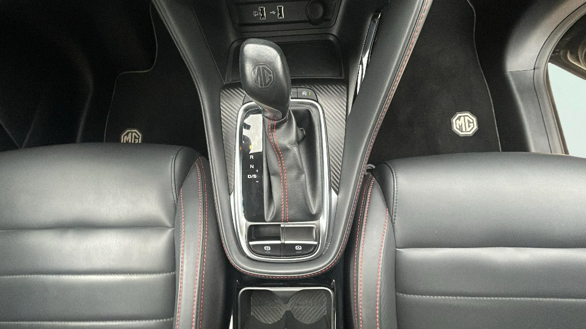 MG ZS 1.0T Luxury - foto 26