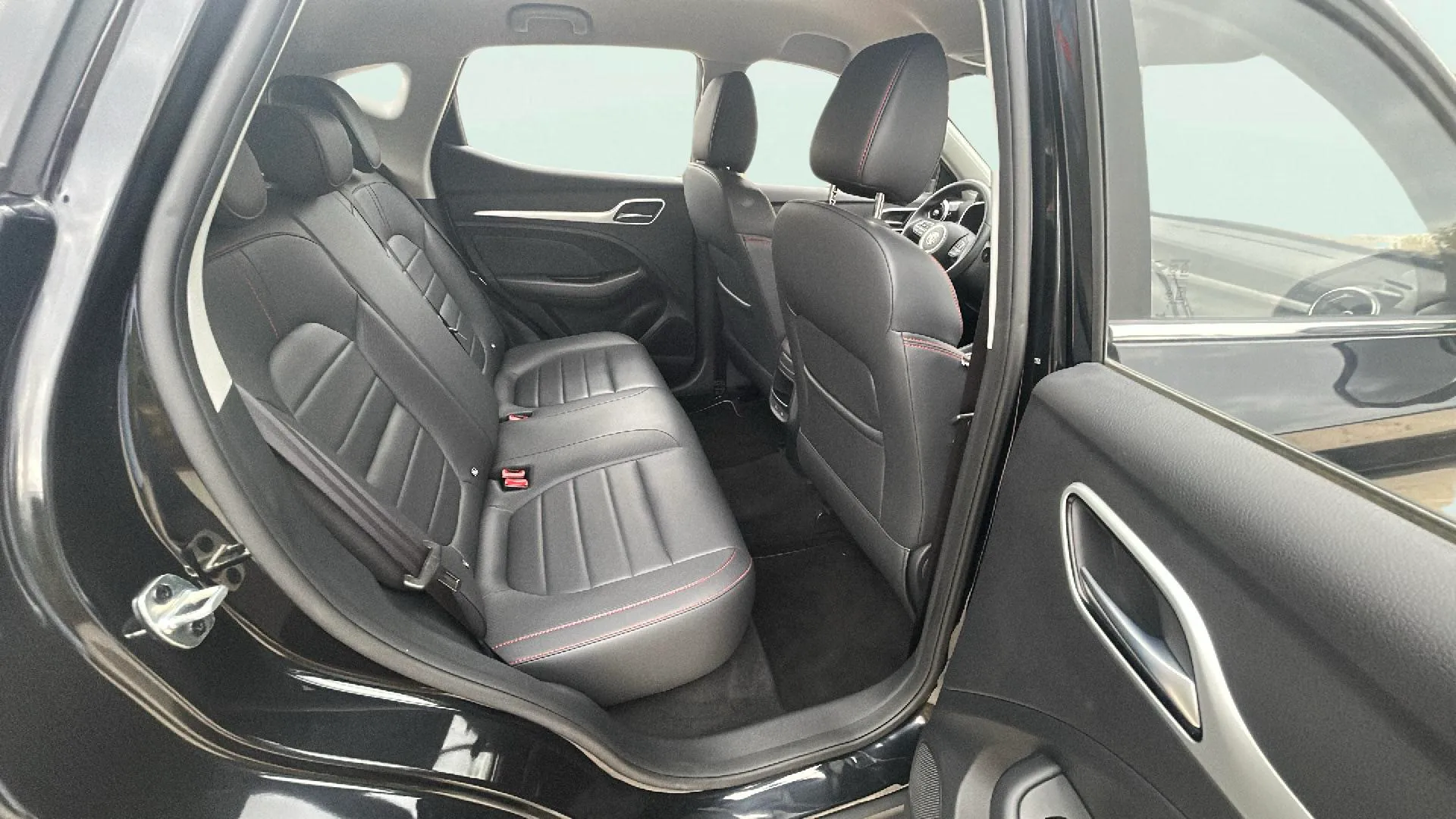 MG ZS 1.0T Luxury - foto 13