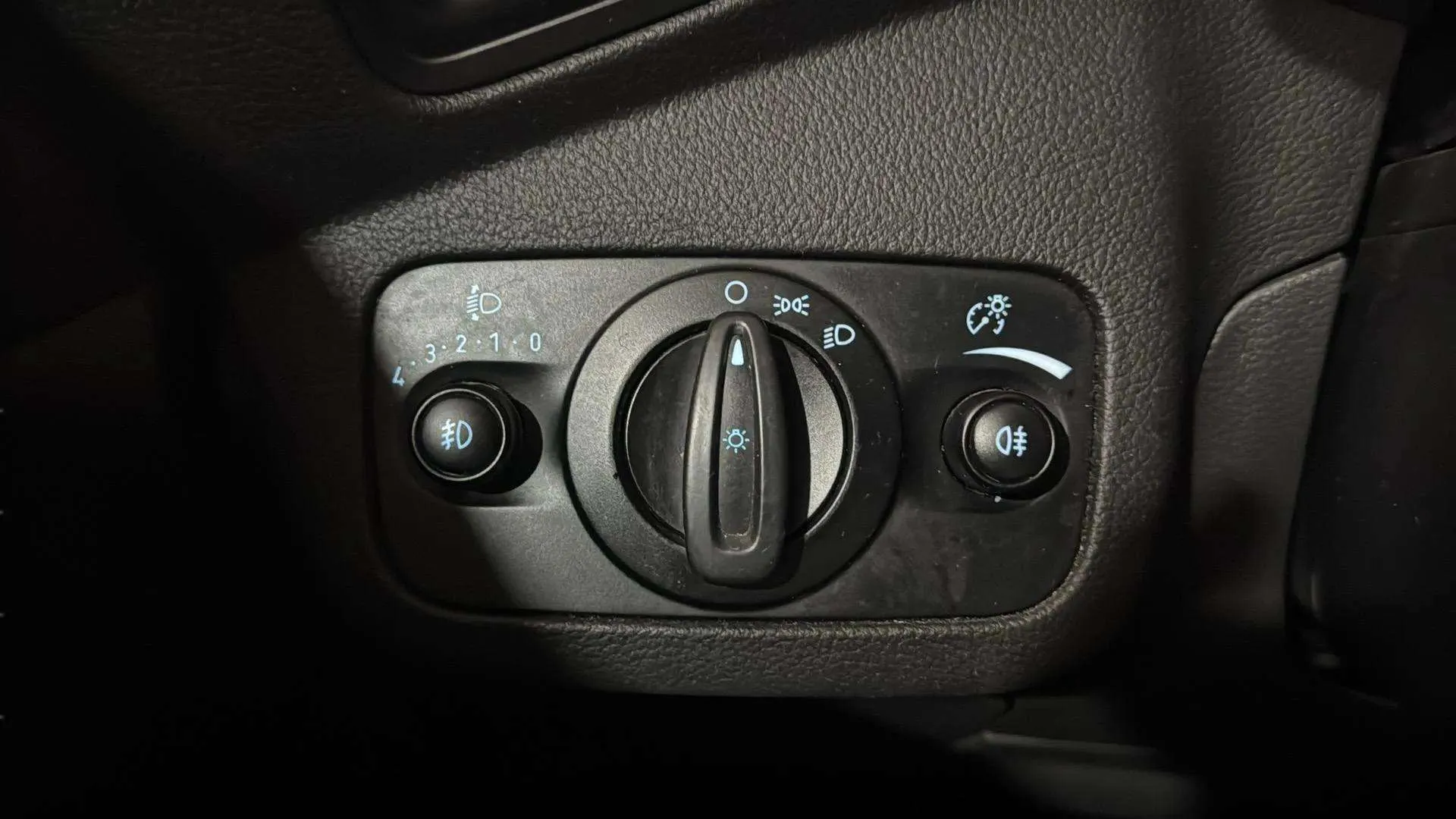 Ford C-Max 1.0 EcoBoost Trend+ - foto 17