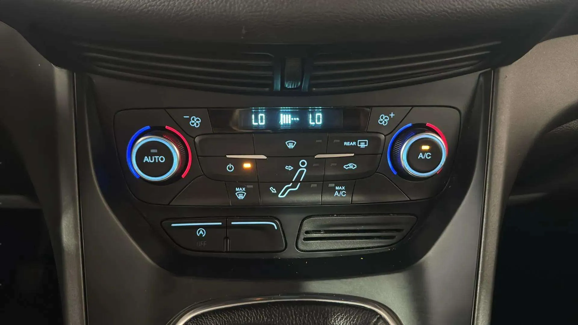 Ford C-Max 1.0 EcoBoost Trend+ - foto 15