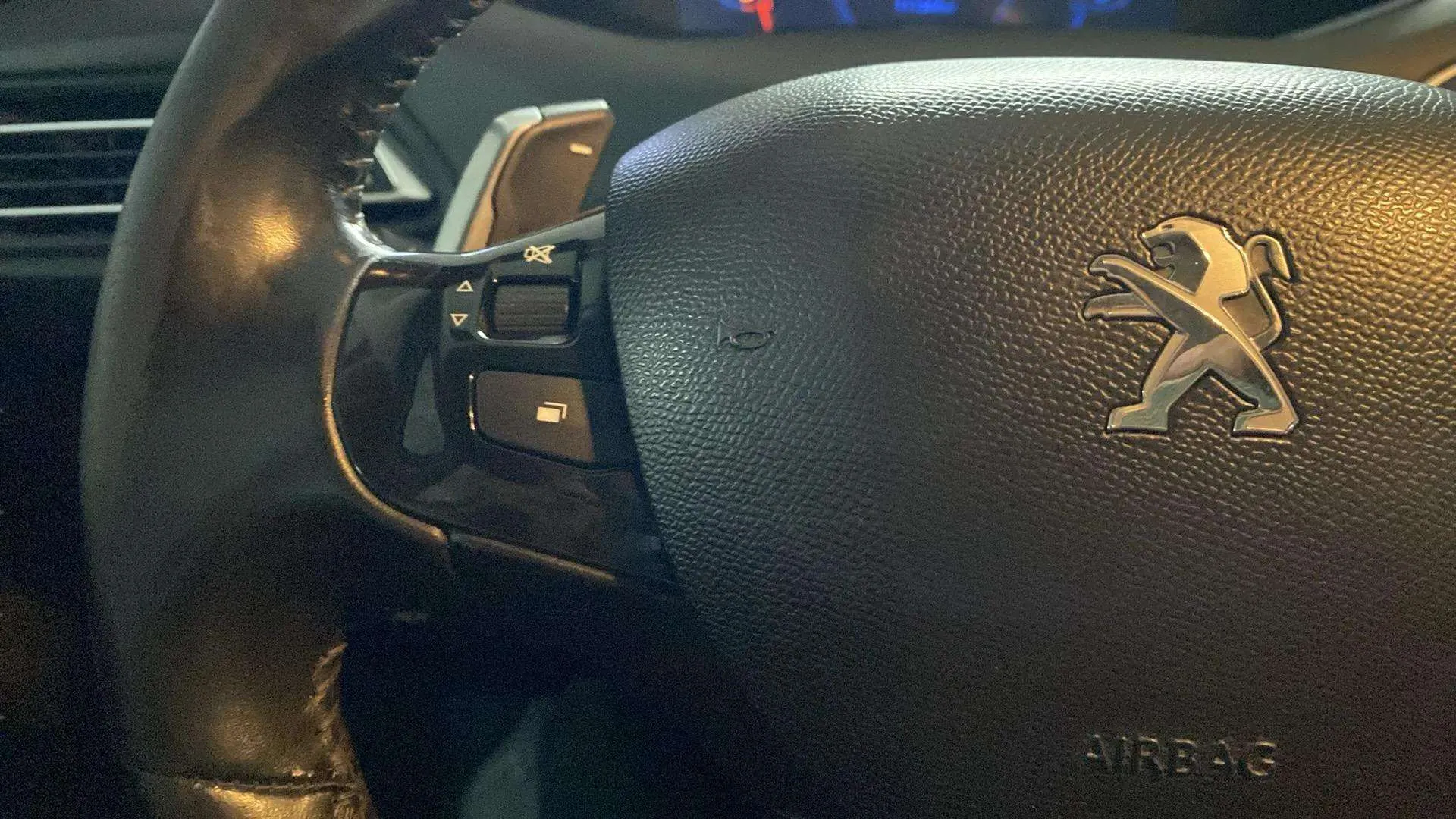 Peugeot 308 Active Pack BlueHDi 130 EAT8 - foto 11