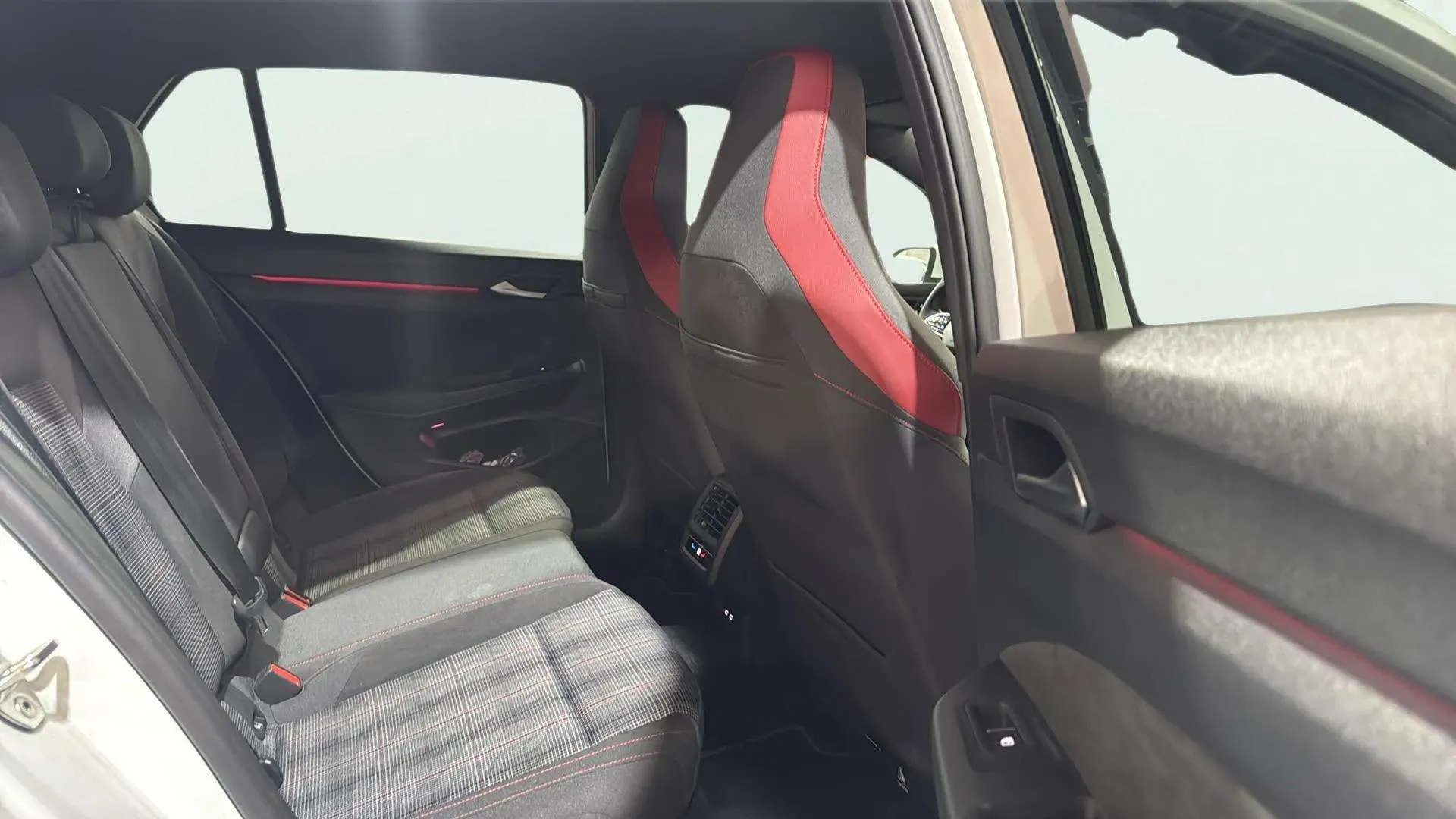 Volkswagen Golf GTI 2.0 TSI DSG - foto 22