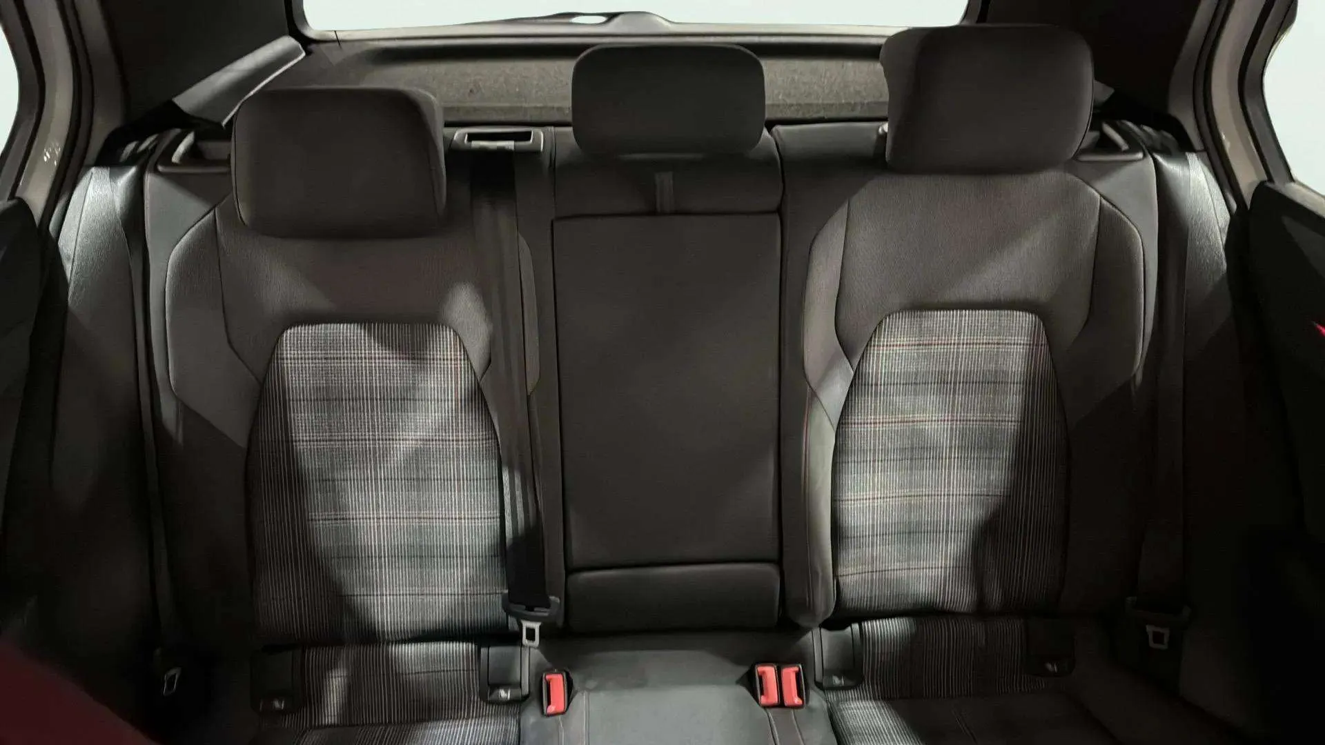 Volkswagen Golf GTI 2.0 TSI DSG - foto 23