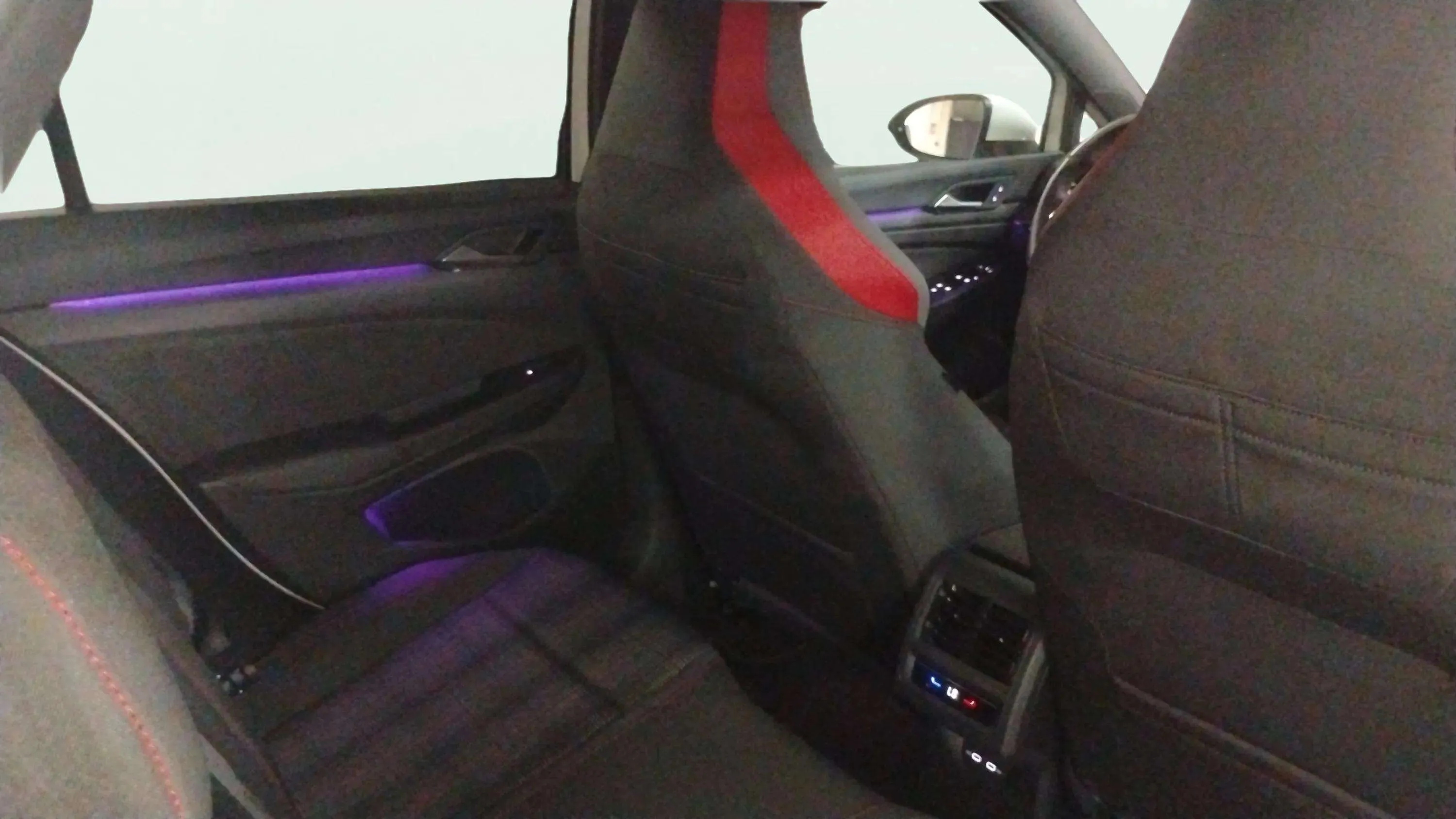 Volkswagen Golf GTI Performance 2.0 TSI DSG - foto 13
