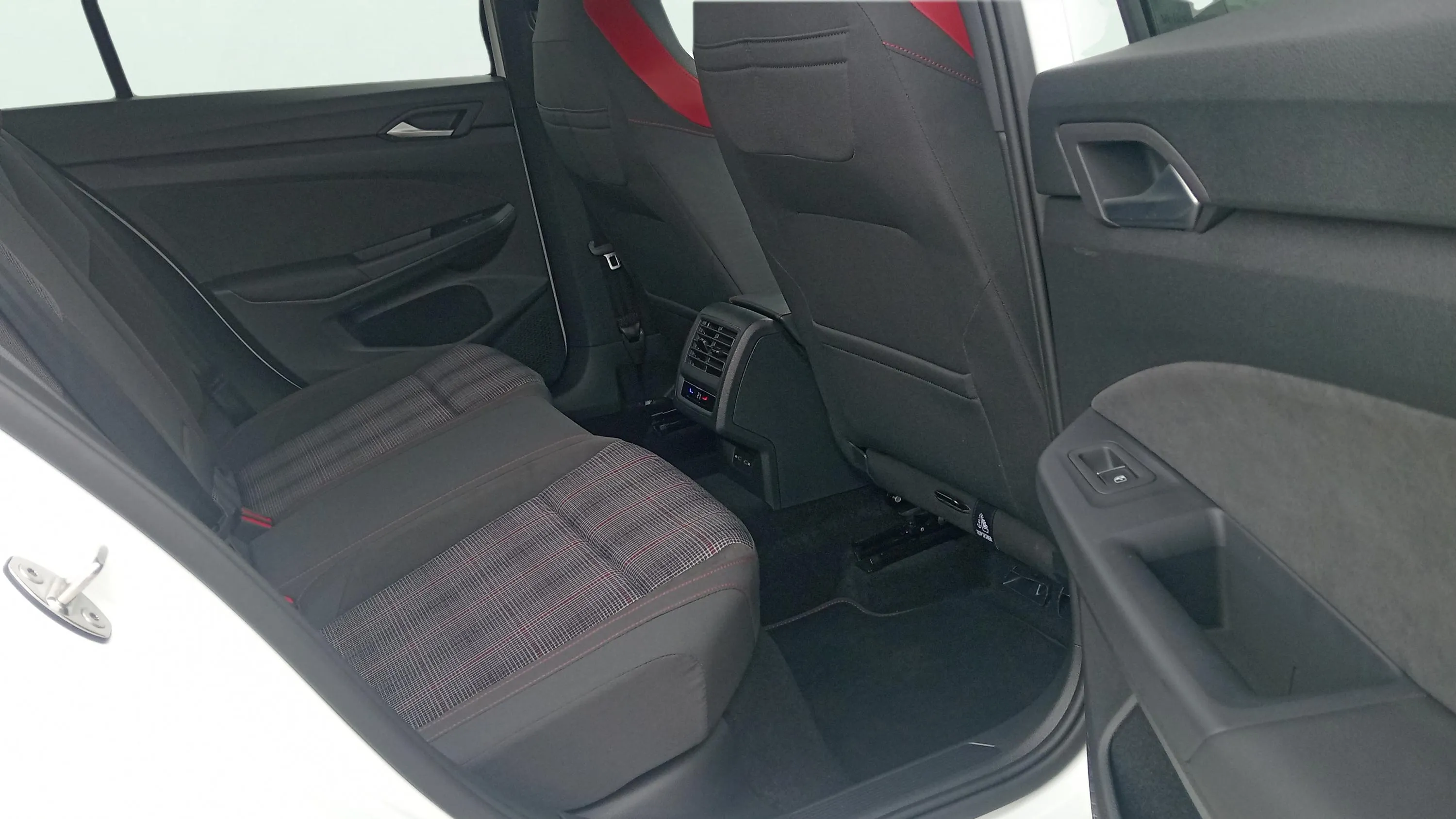 Volkswagen Golf GTI Performance 2.0 TSI DSG - foto 19
