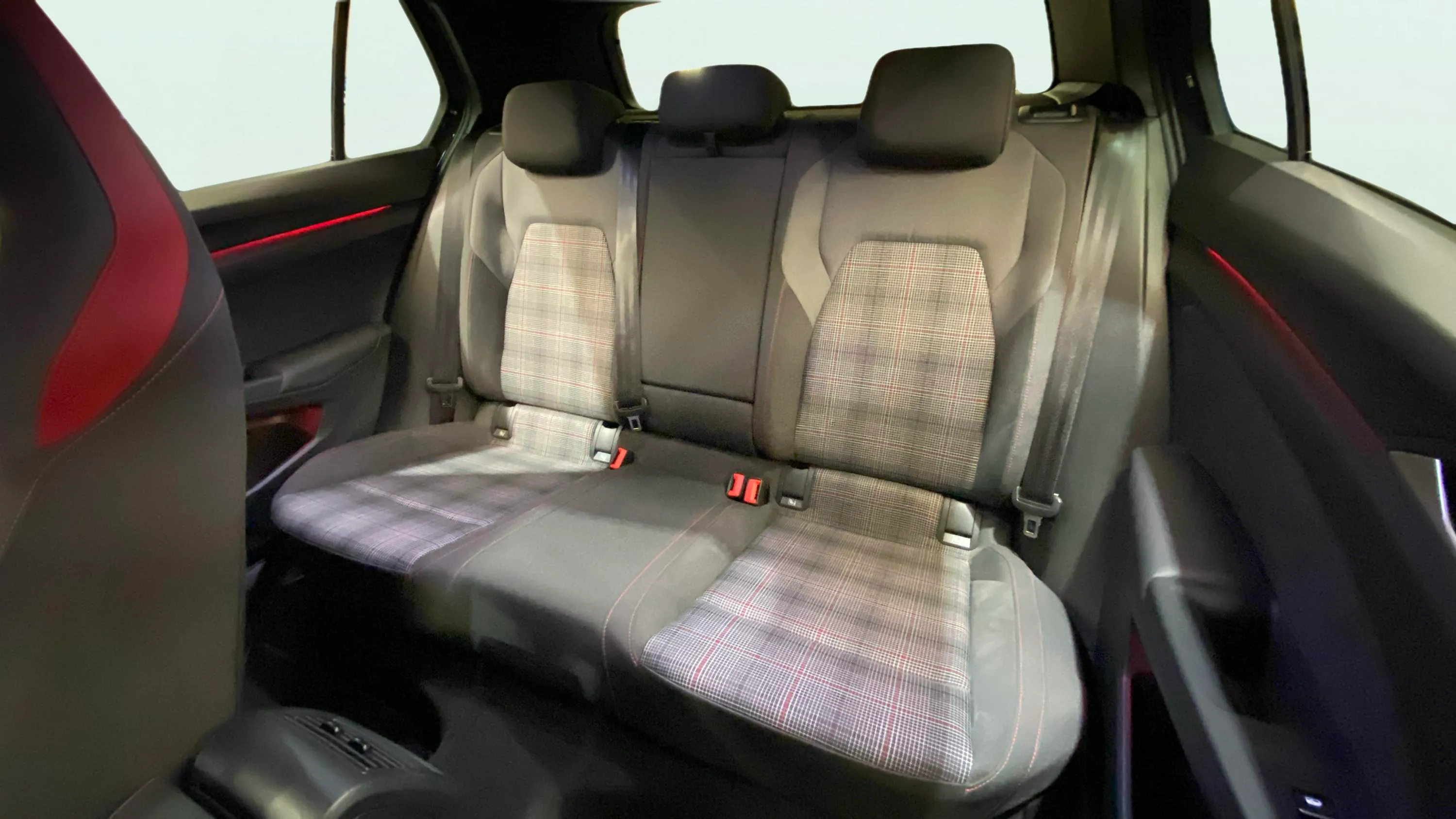 Volkswagen Golf GTI 2.0 TSI DSG - foto 12