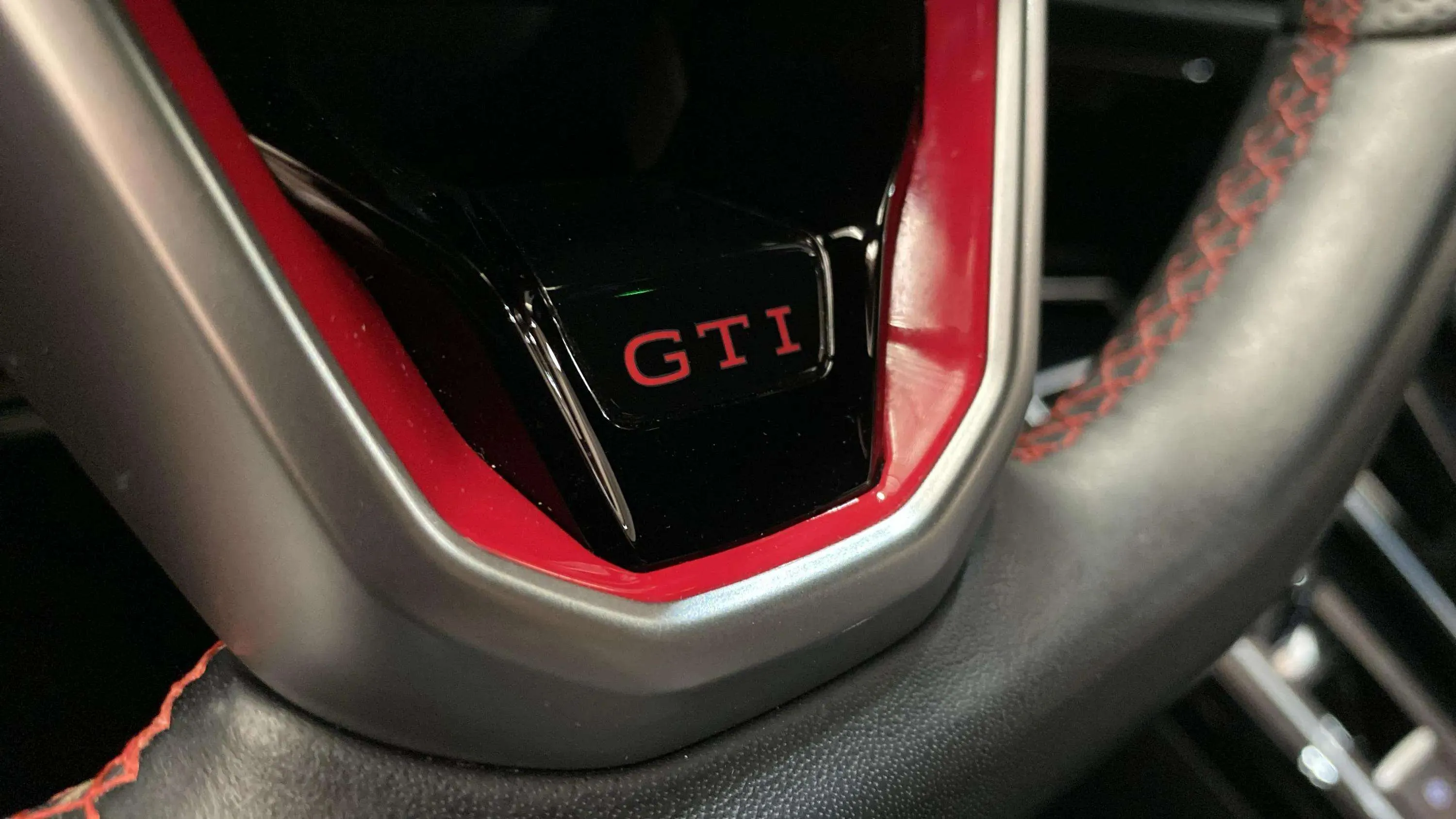 Volkswagen Golf GTI 2.0 TSI DSG - foto 31