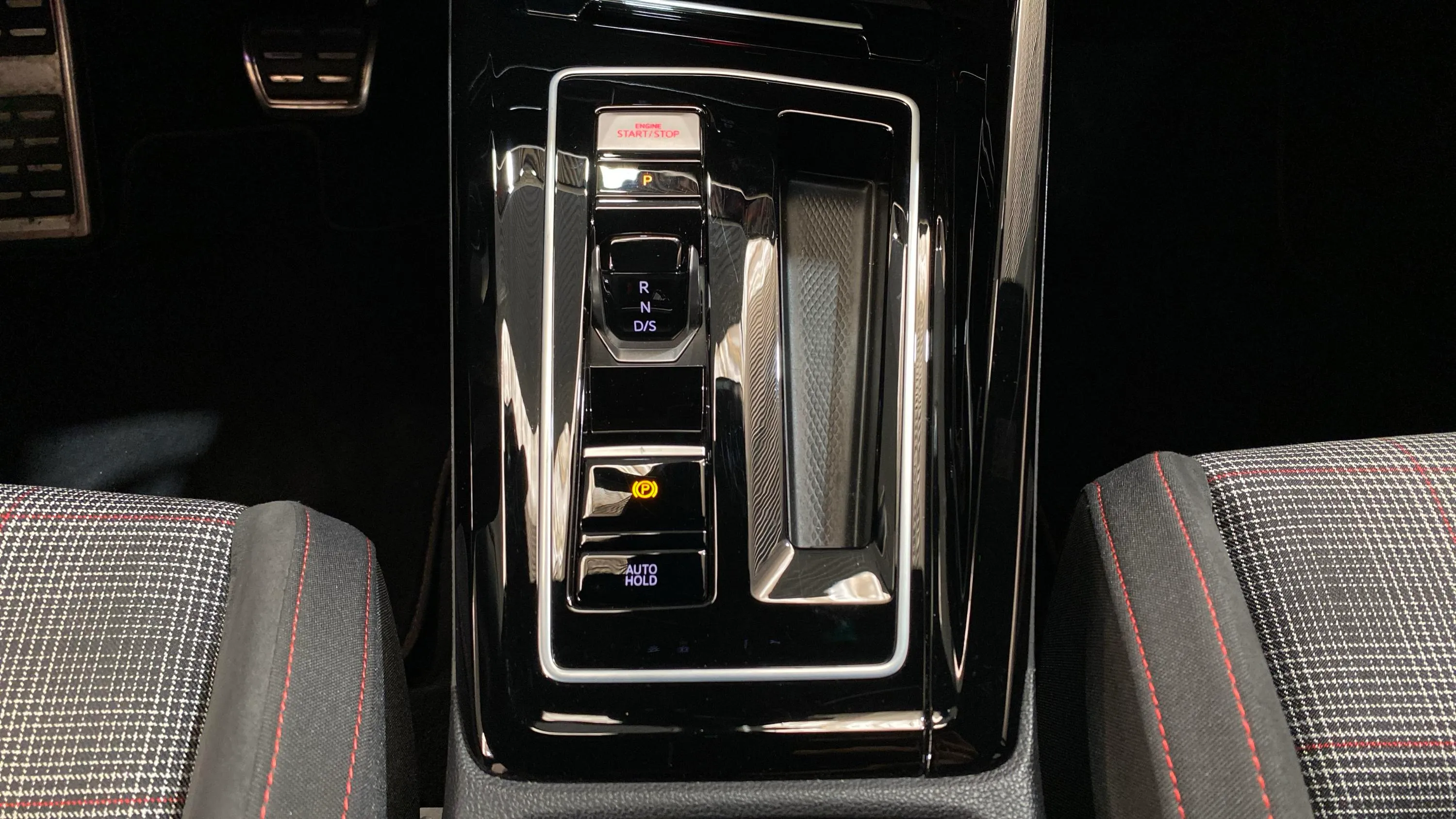 Volkswagen Golf GTI 2.0 TSI DSG - foto 27