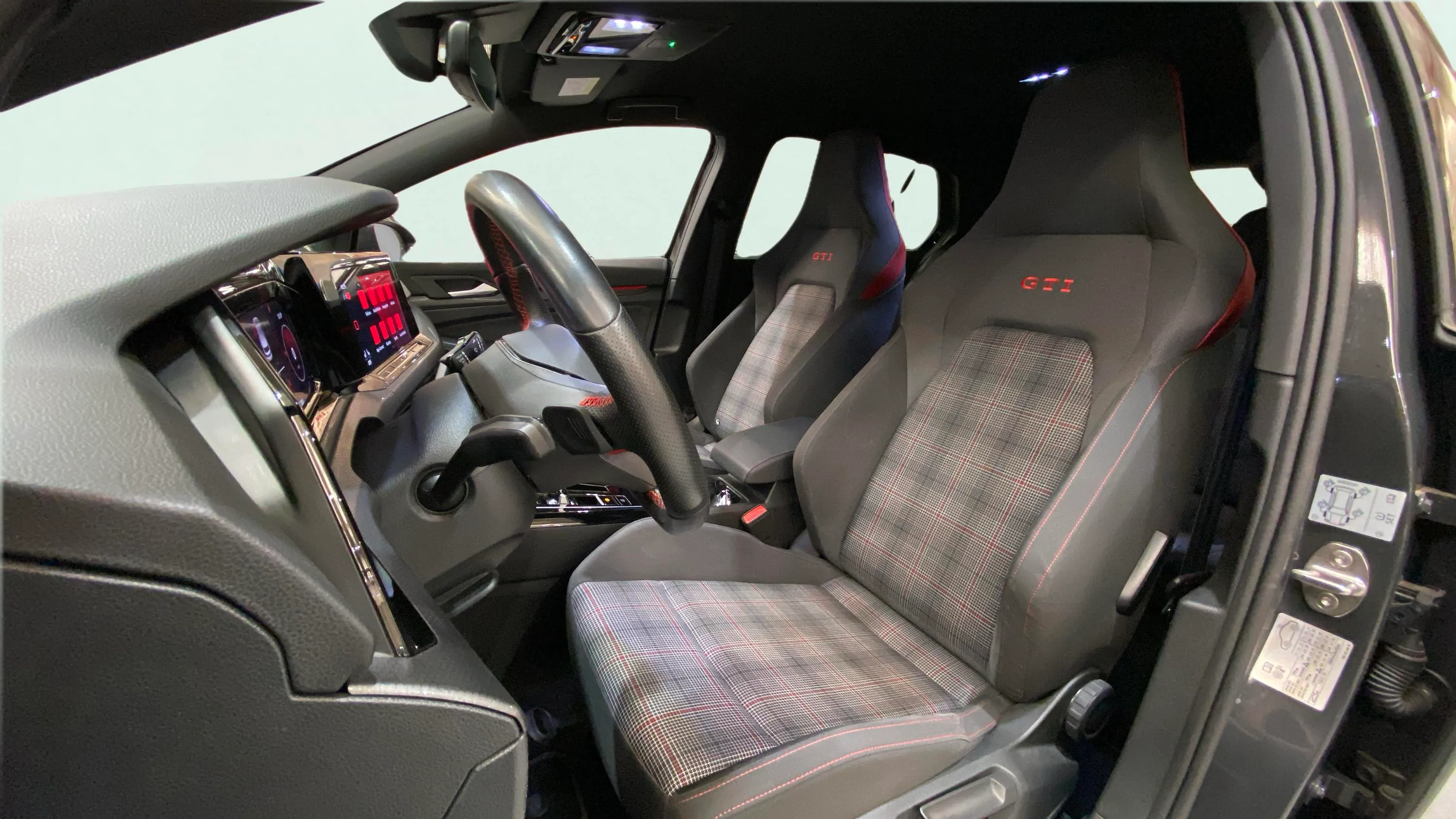 Volkswagen Golf GTI 2.0 TSI DSG - foto 10