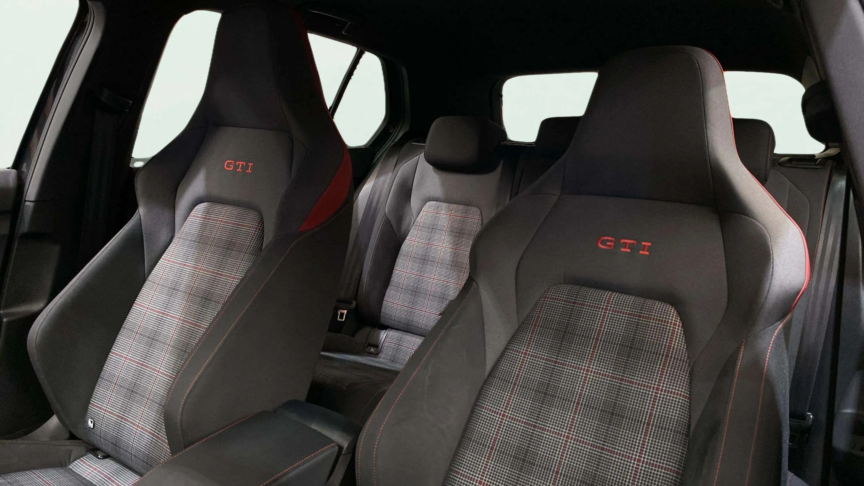 Volkswagen Golf GTI 2.0 TSI DSG - foto 32