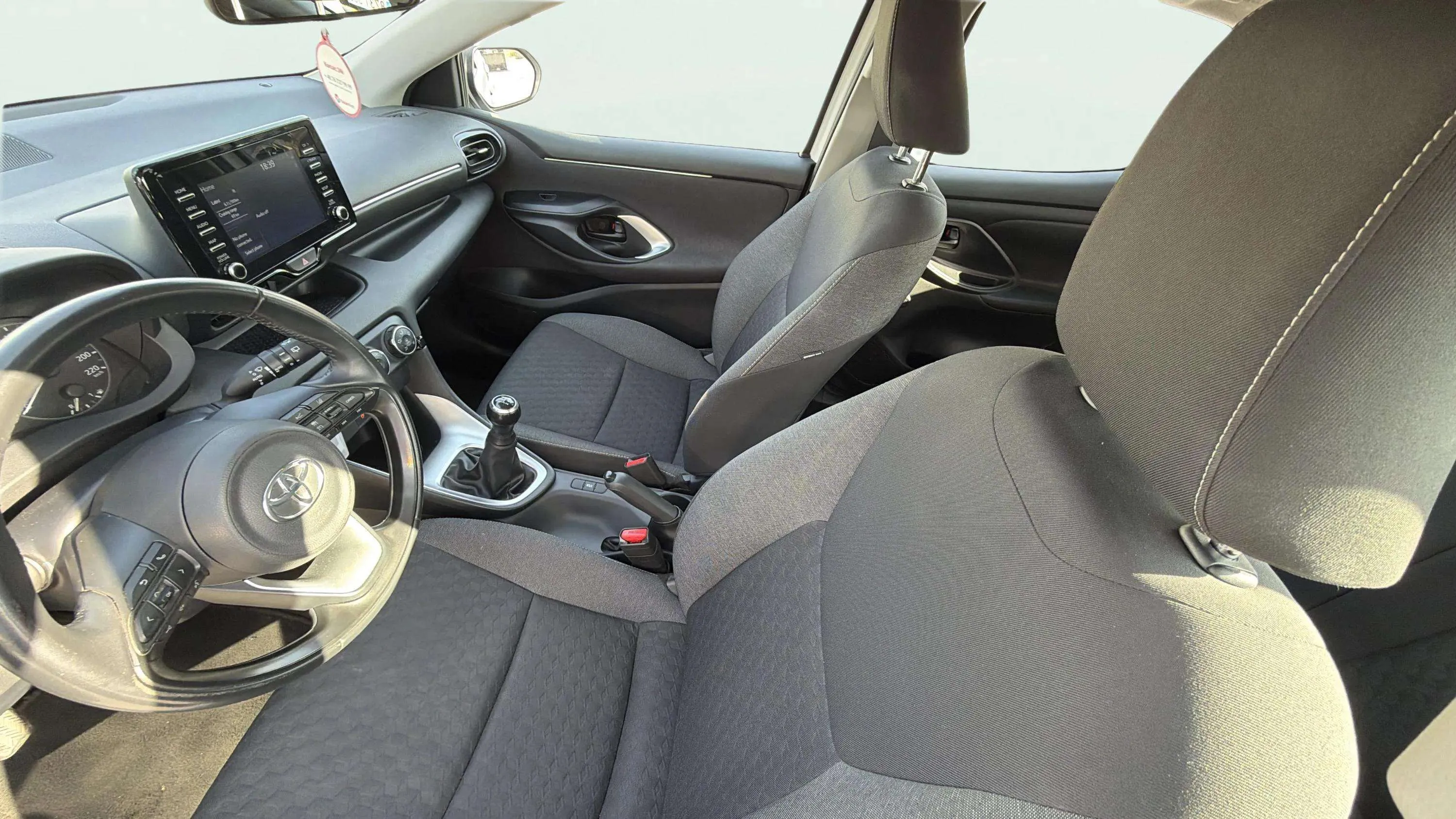 Toyota Yaris 1.0 70 Active - foto 9