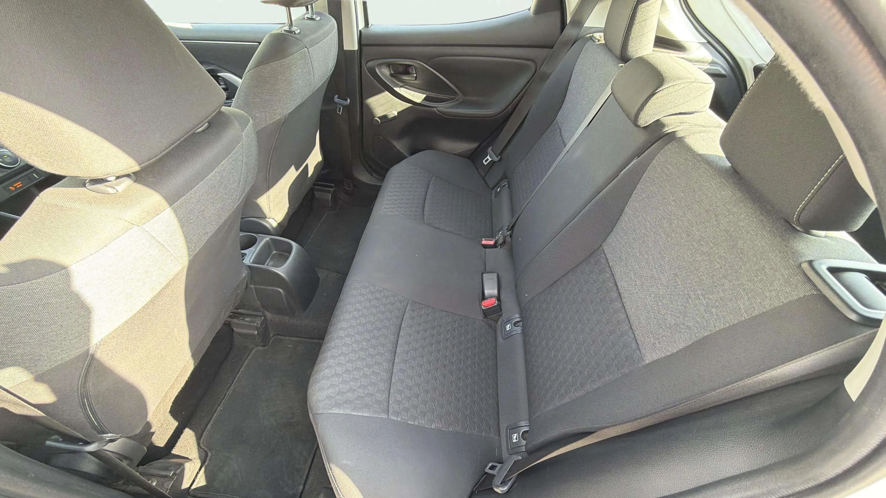 Toyota Yaris 1.0 70 Active - foto 17