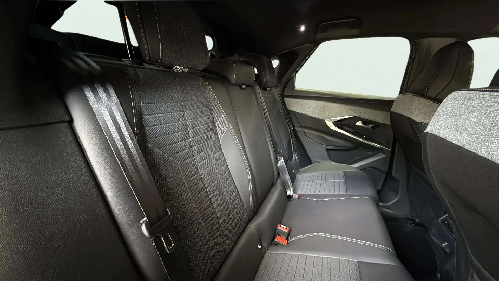 Peugeot 3008 1.2 Allure eDCS6 - foto 25