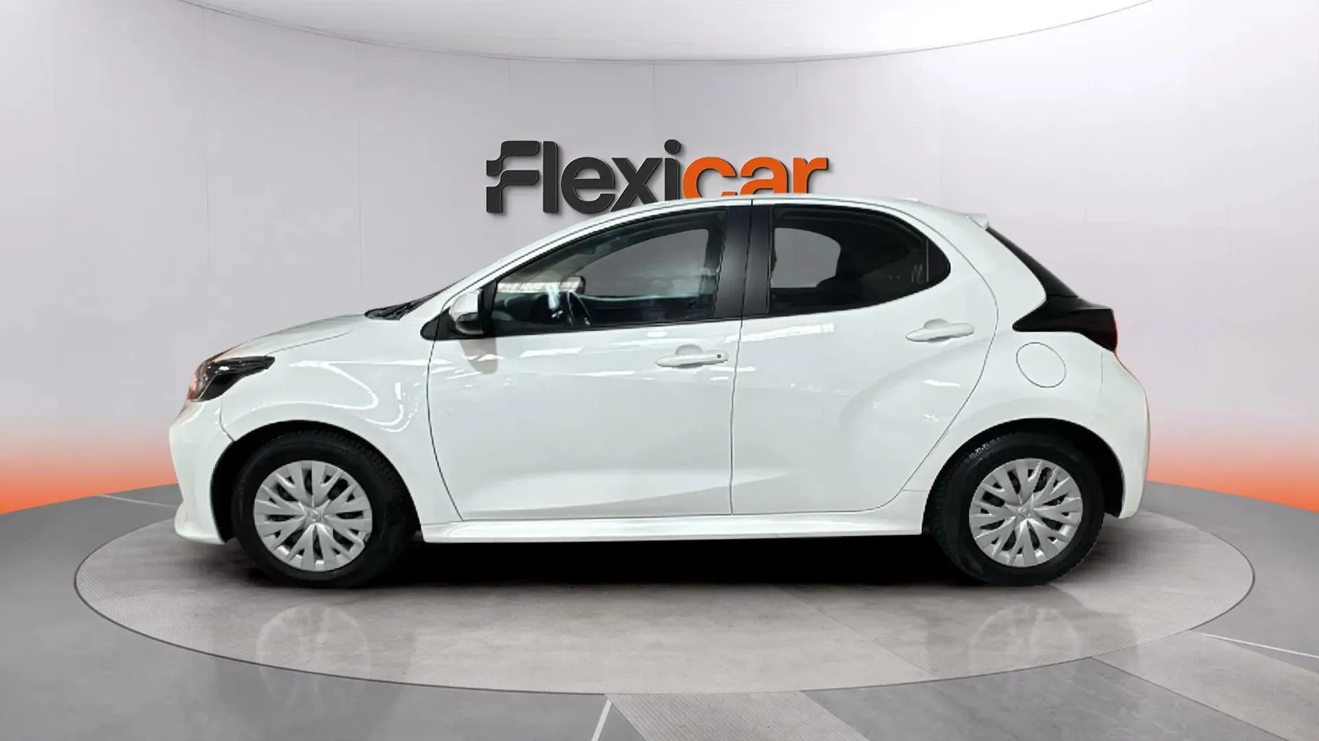 Toyota Yaris 1.5 110 Active - foto 4