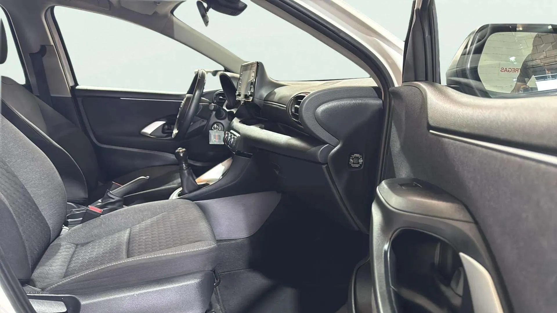Toyota Yaris 1.5 110 Active - foto 20