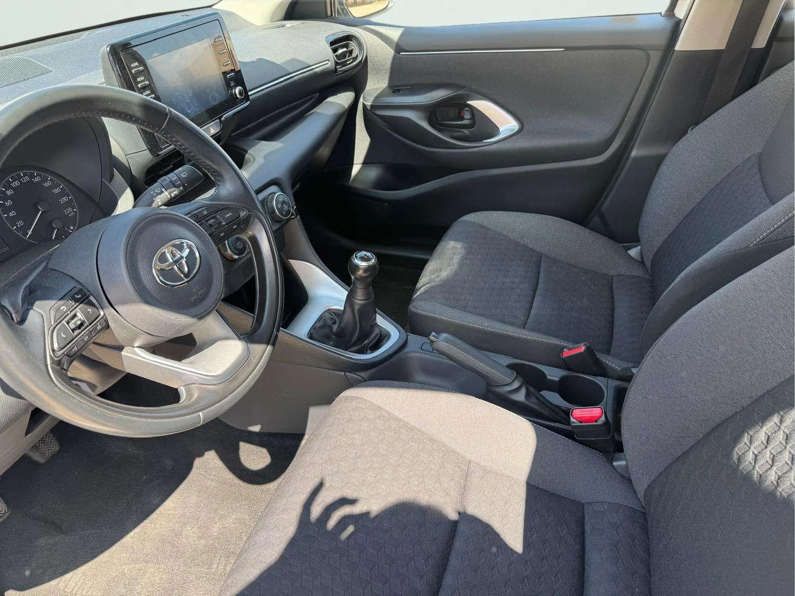 Toyota Yaris 1.0 70 Active - foto 9
