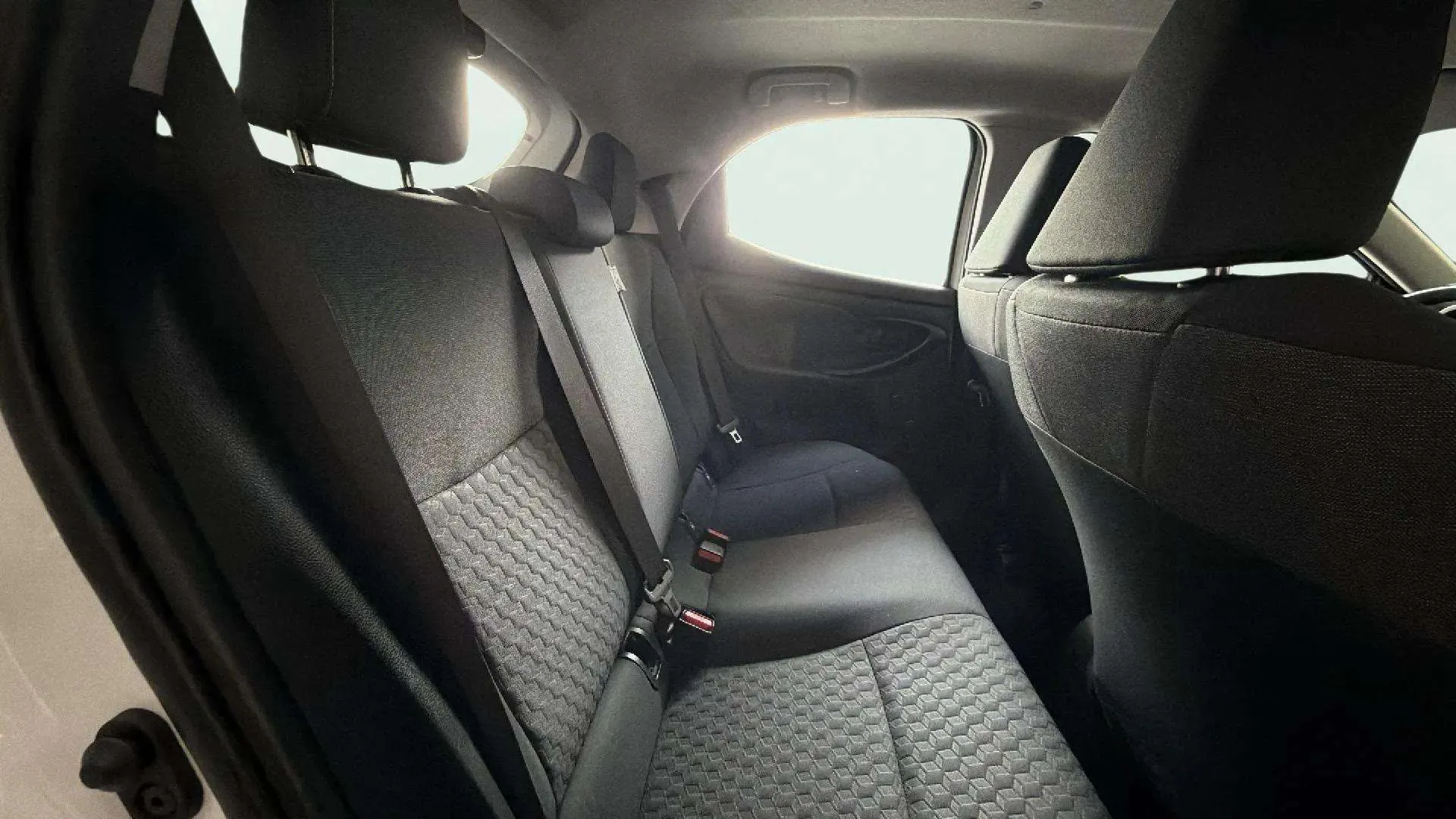 Toyota Yaris 1.0 70 Active - foto 24