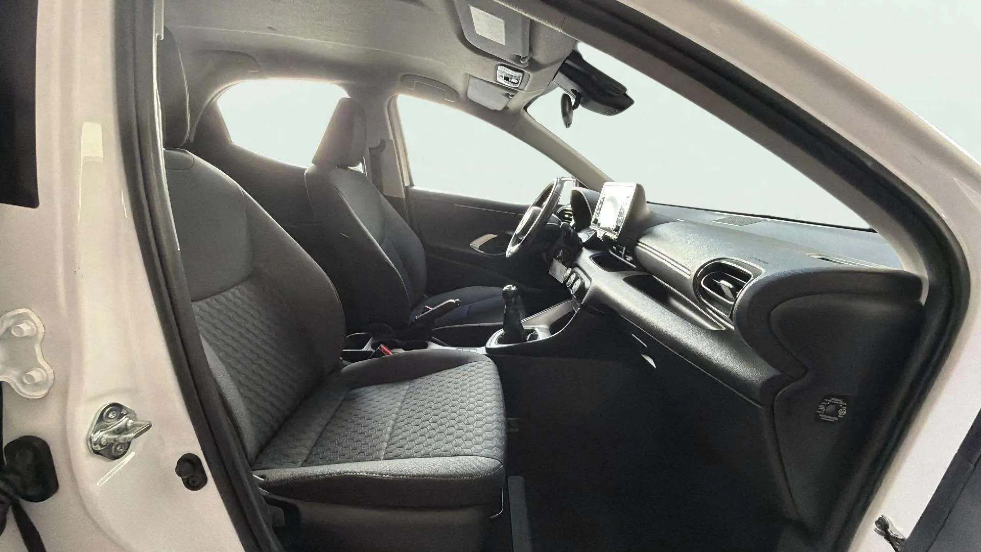 Toyota Yaris 1.0 70 Active - foto 23