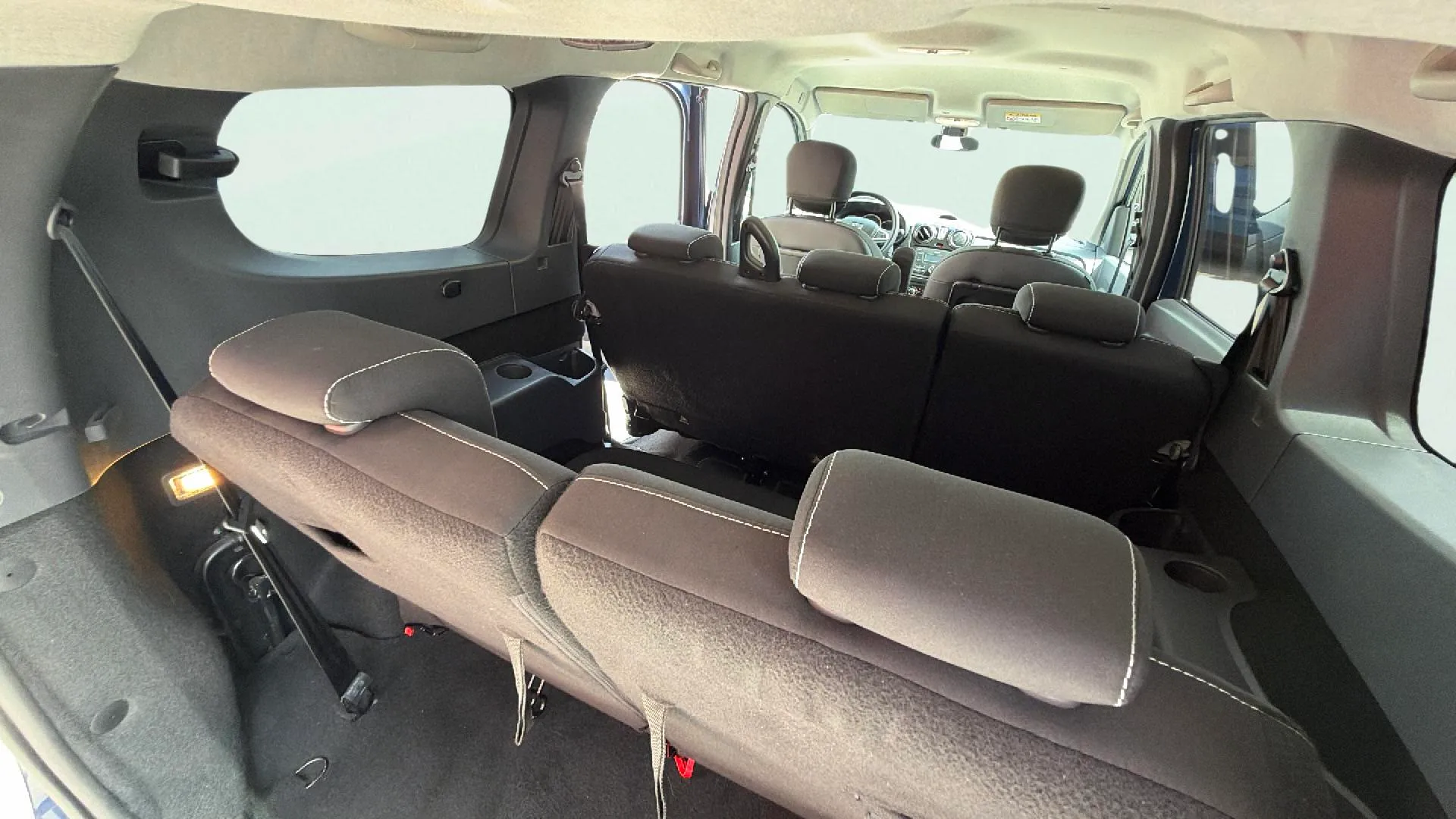 Dacia Lodgy Laureate TCe 7 plazas - foto 19