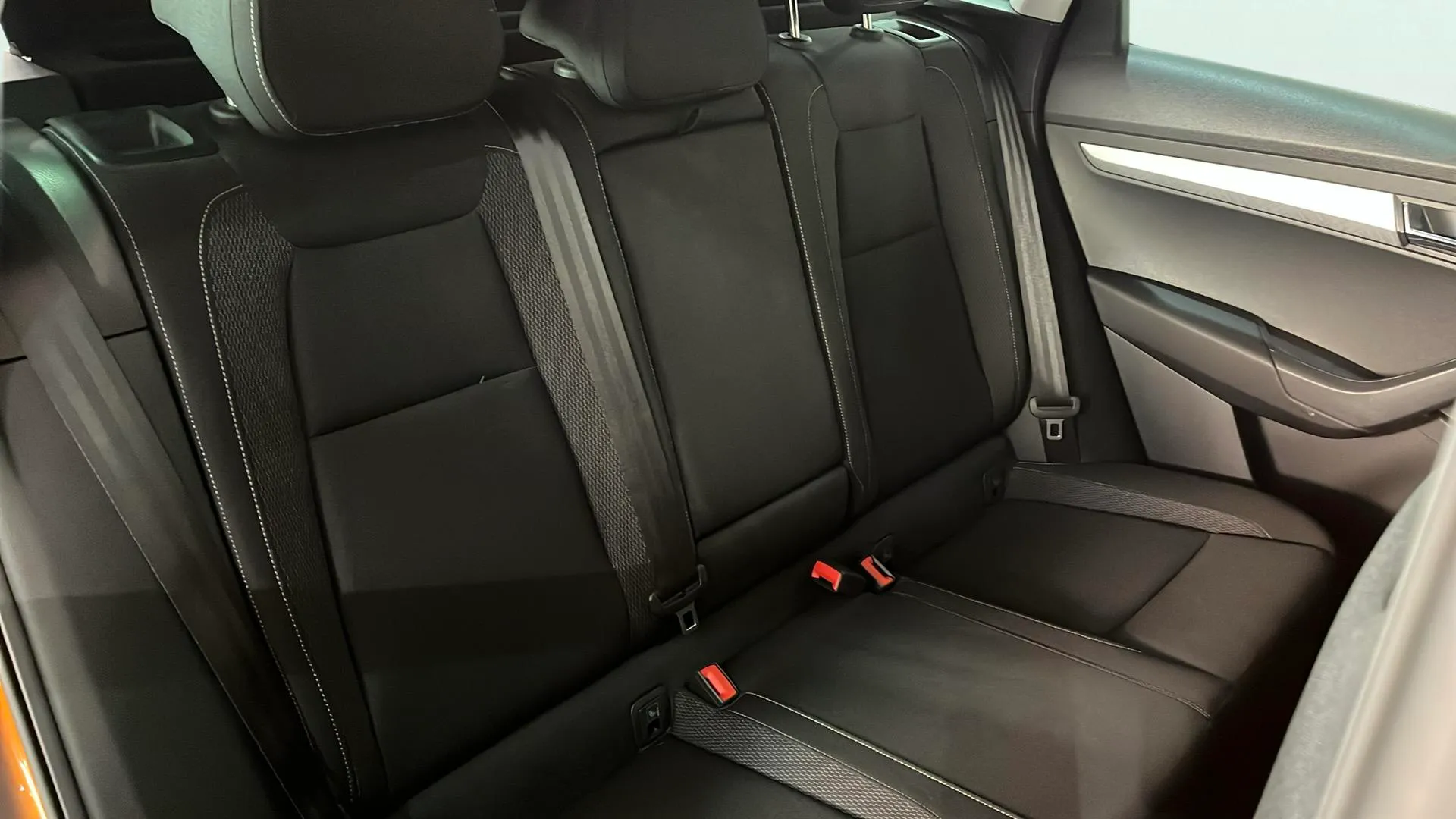 Škoda Karoq 1.0 TSI Active - foto 17