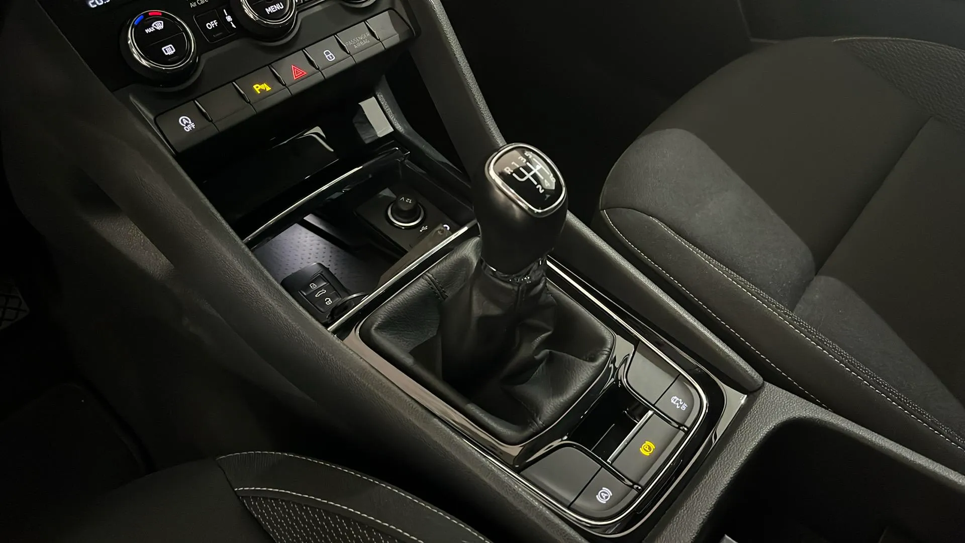 Škoda Karoq 1.0 TSI Active - foto 14