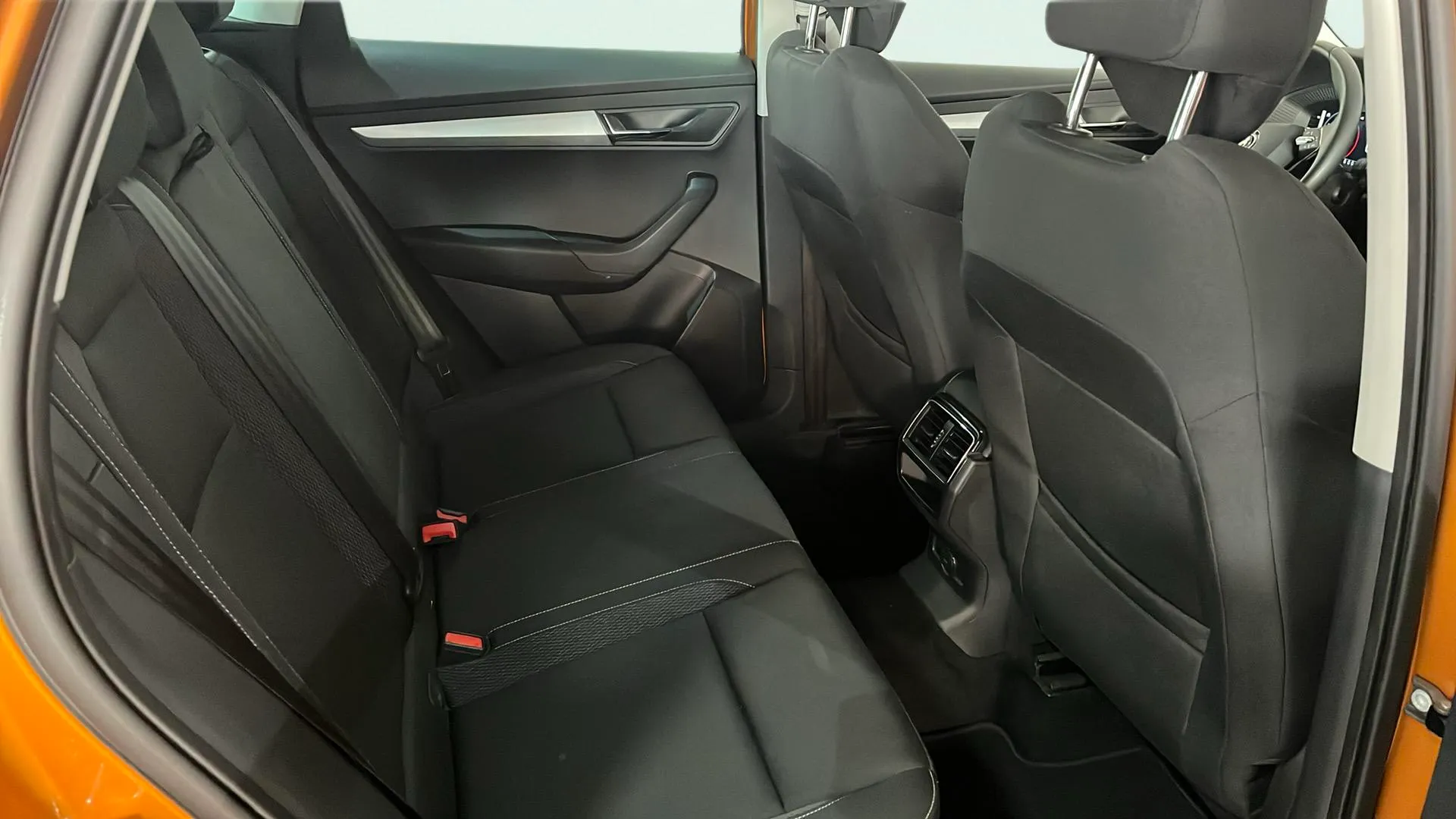 Škoda Karoq 1.0 TSI Active - foto 18