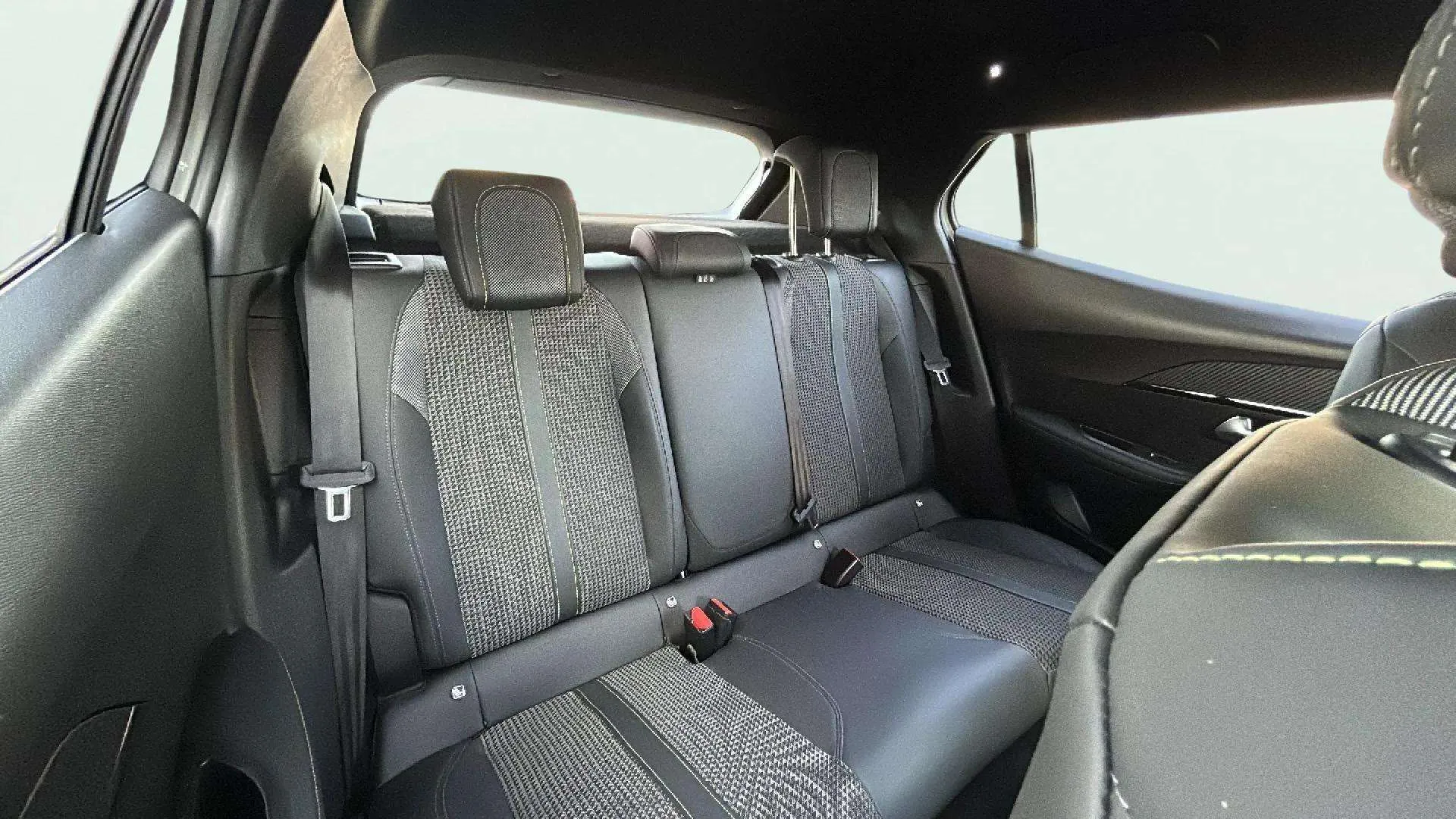 Peugeot 2008 Eléctrico GT Line - foto 21