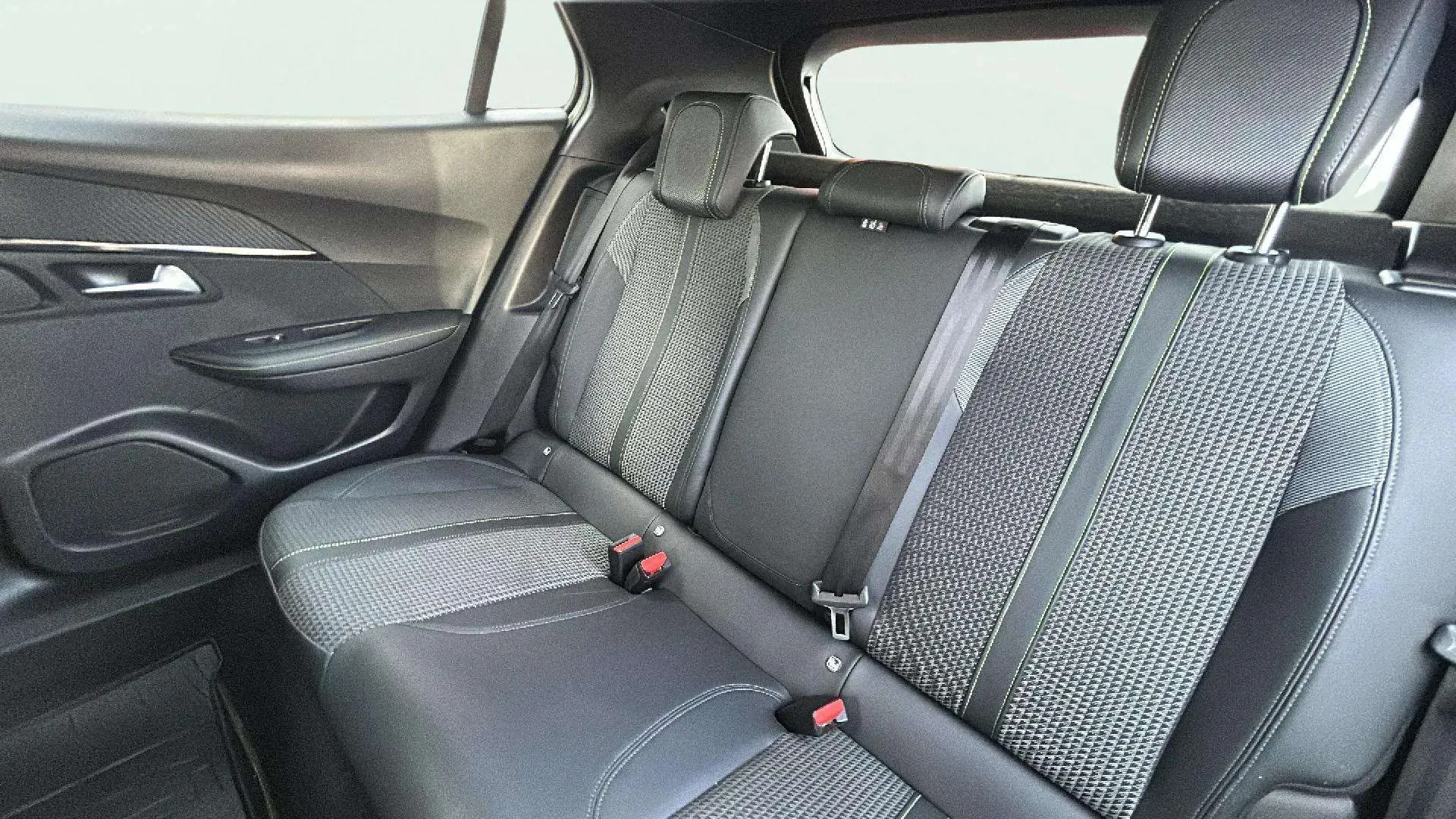 Peugeot 2008 Eléctrico GT Line - foto 23