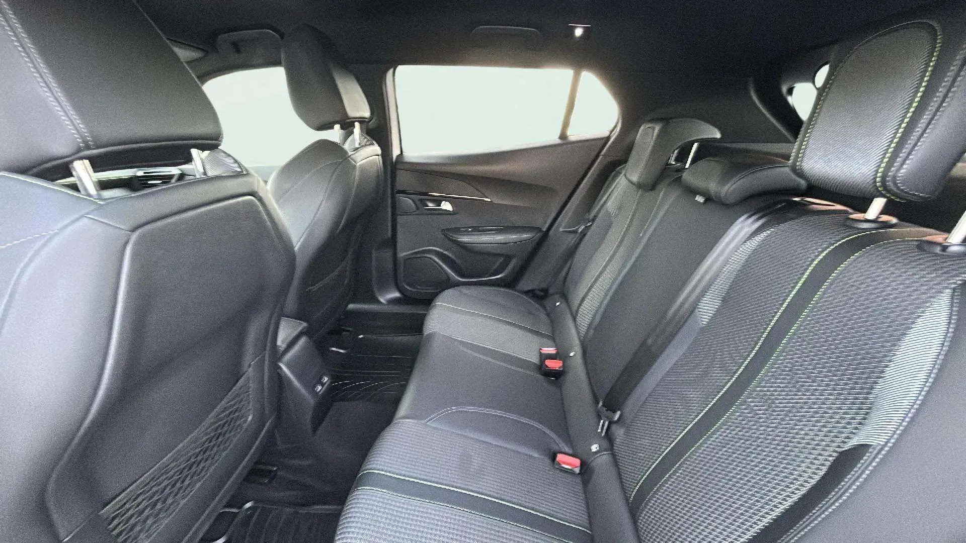 Peugeot 2008 Eléctrico GT Line - foto 11
