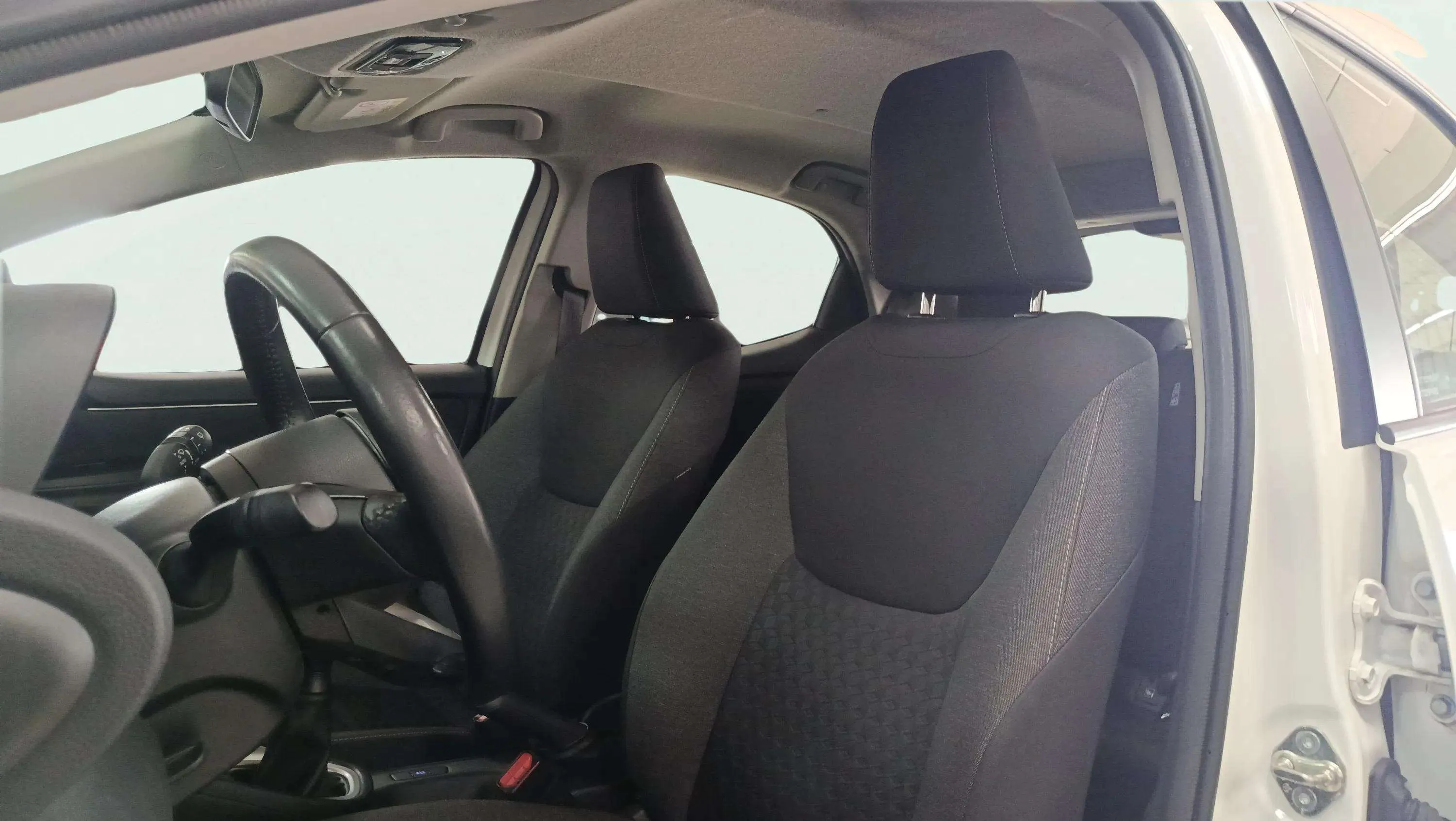 Toyota Yaris 1.0 - foto 9