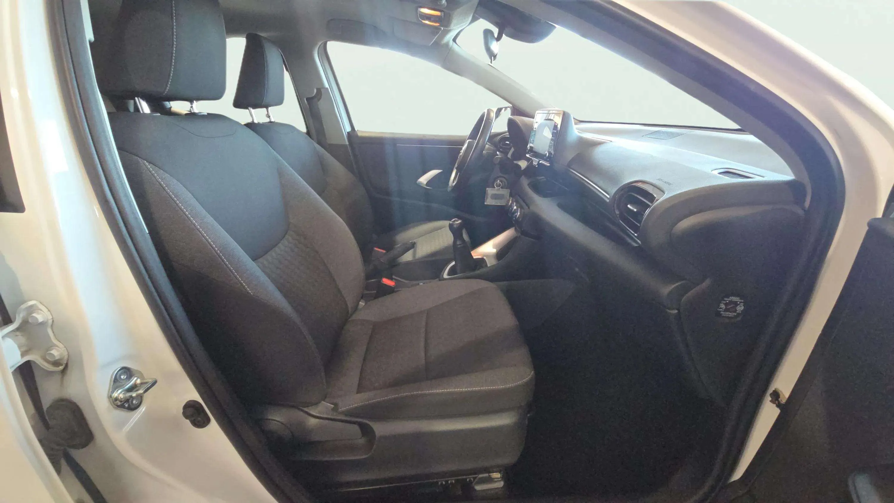 Toyota Yaris 1.0 70 Active - foto 13
