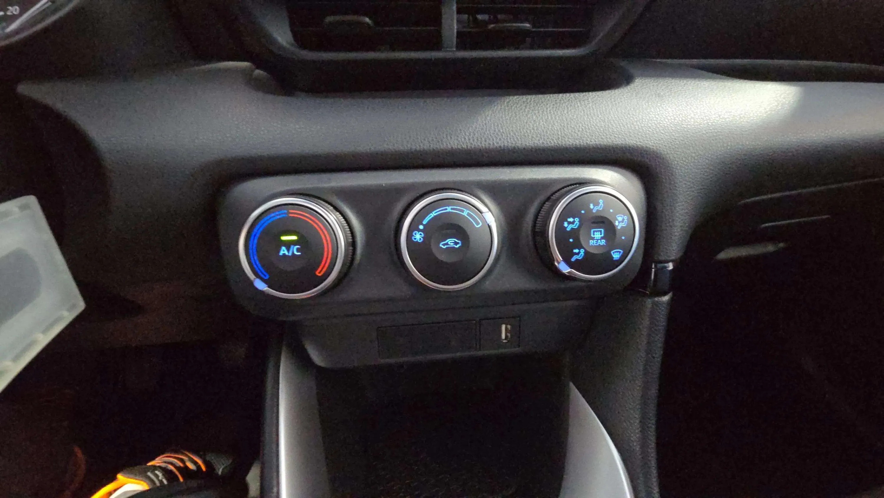Toyota Yaris 1.0 70 Active - foto 19