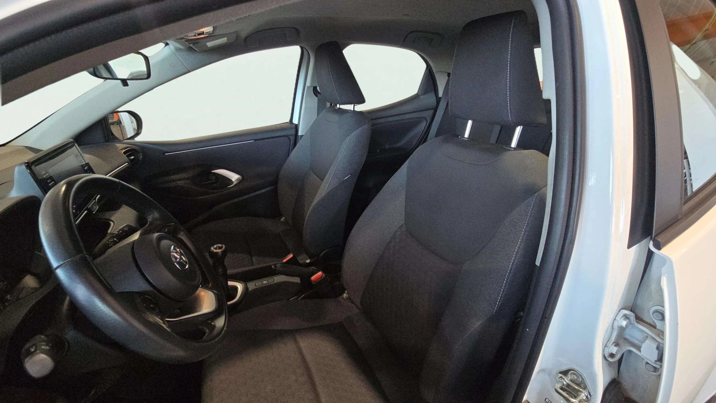 Toyota Yaris 1.0 70 Active - foto 23