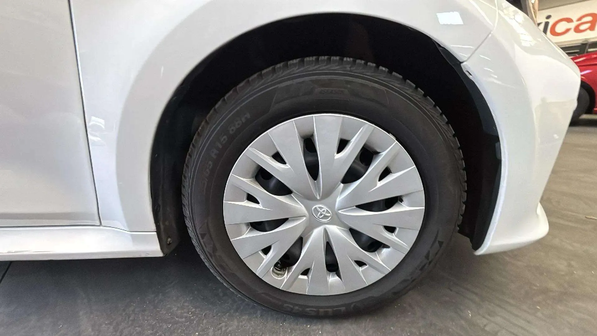 Toyota Yaris 1.0 70 Active - foto 19