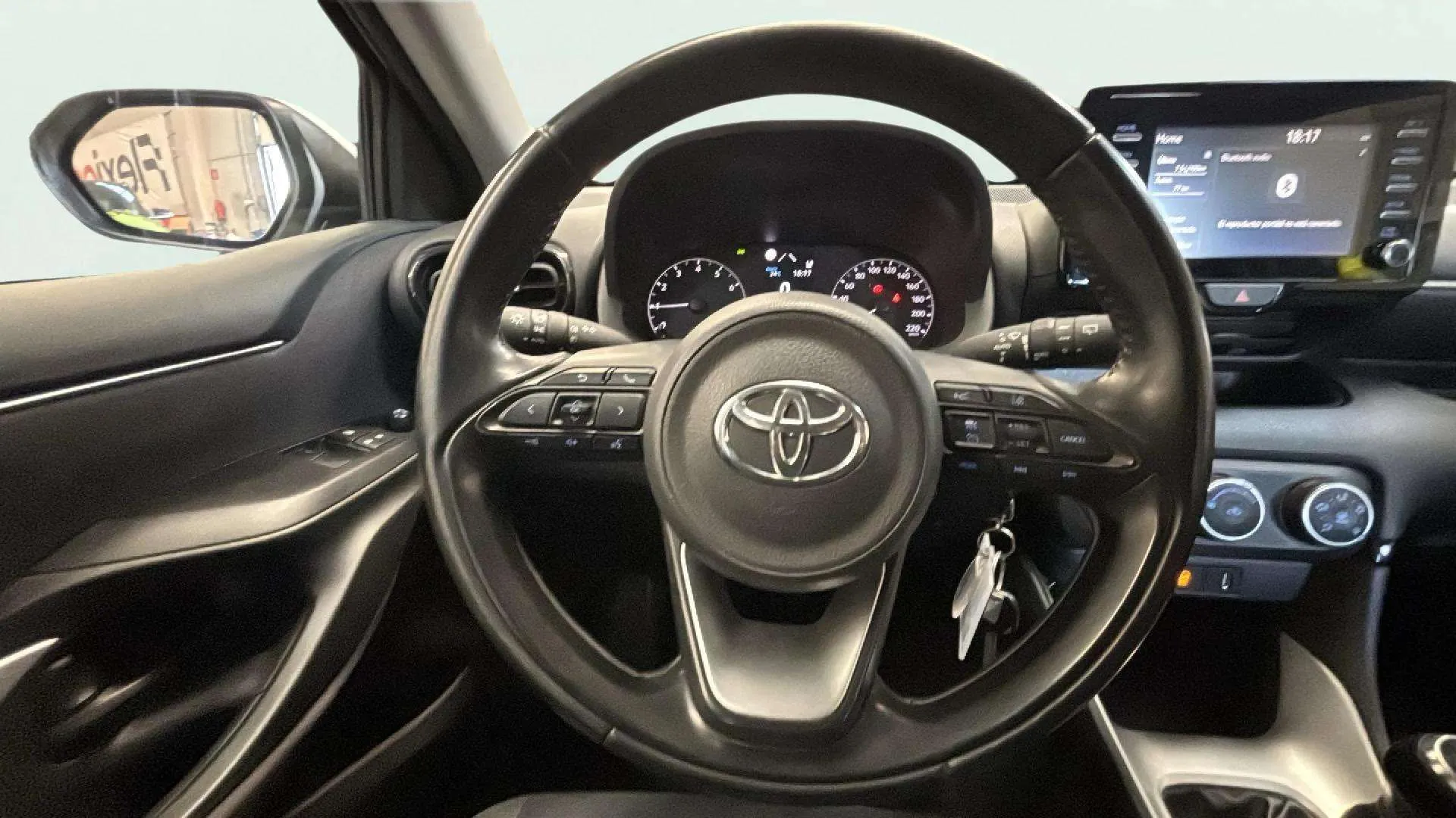 Toyota Yaris 1.0 70 Active - foto 13