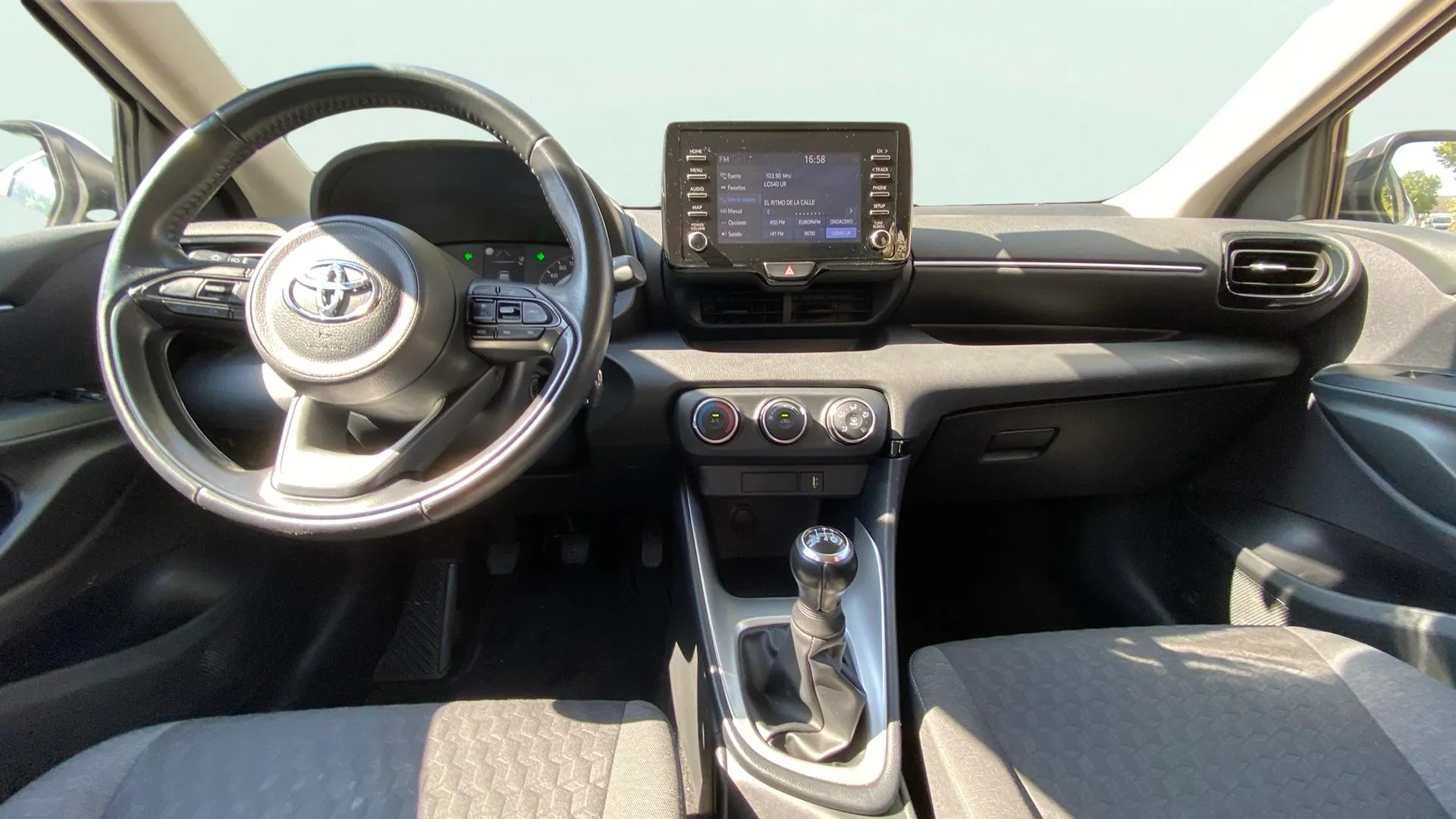 Toyota Yaris 1.0 70 Active - foto 16