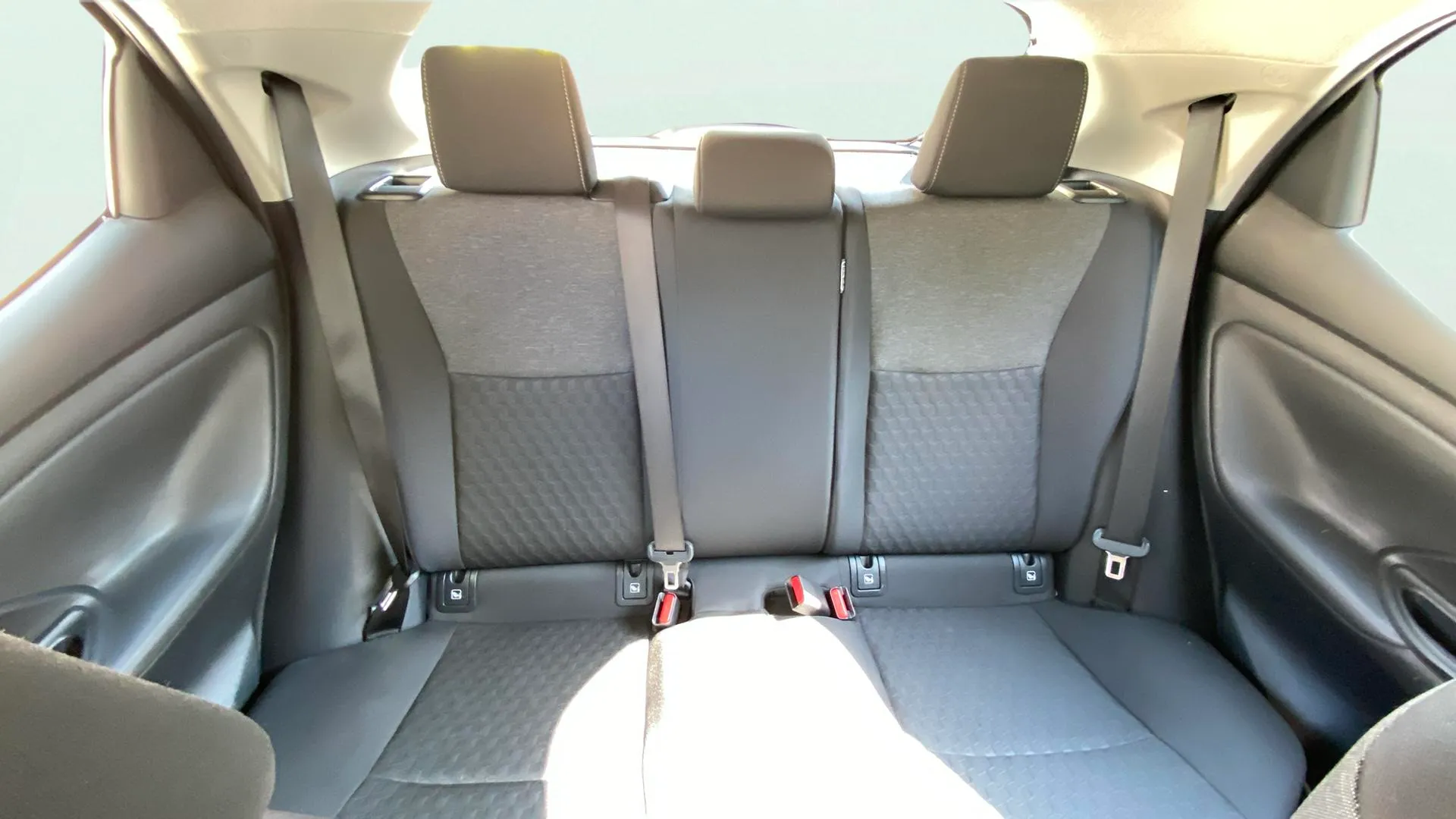 Toyota Yaris 1.0 70 Active - foto 14