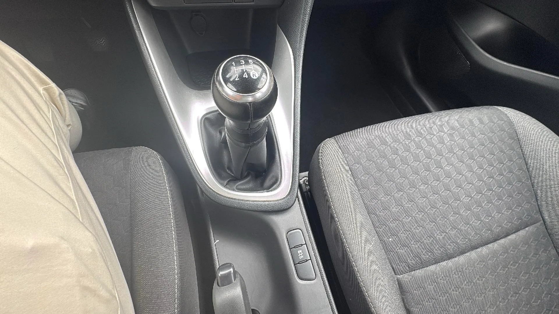 Toyota Yaris 1.0 Confort - foto 22