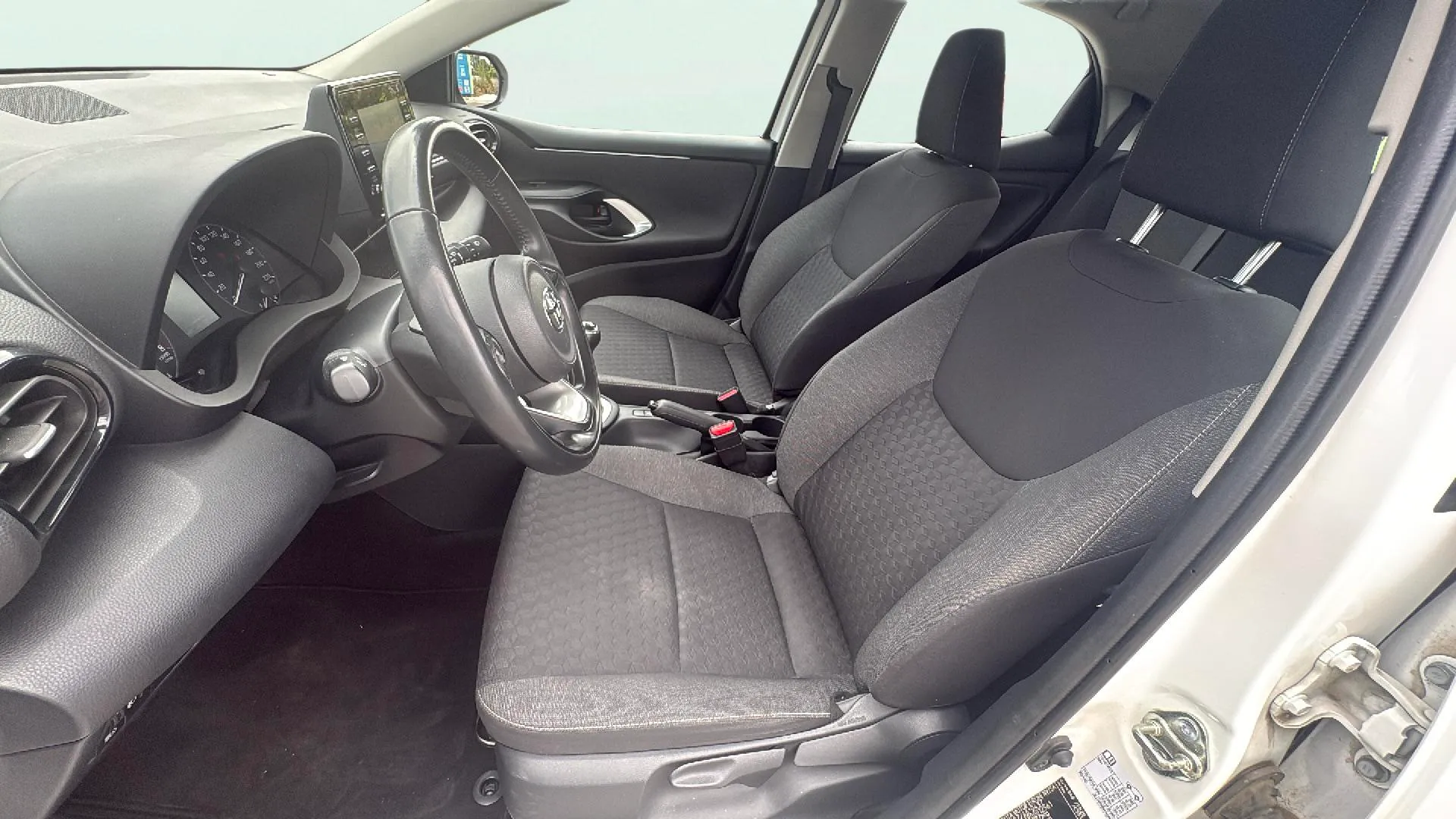 Toyota Yaris 1.0 Confort - foto 24