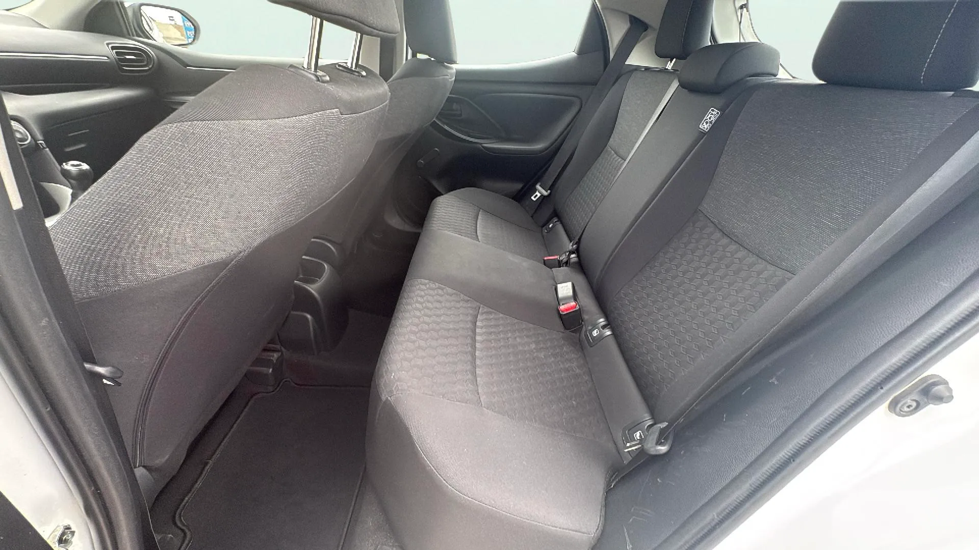 Toyota Yaris 1.0 Confort - foto 25