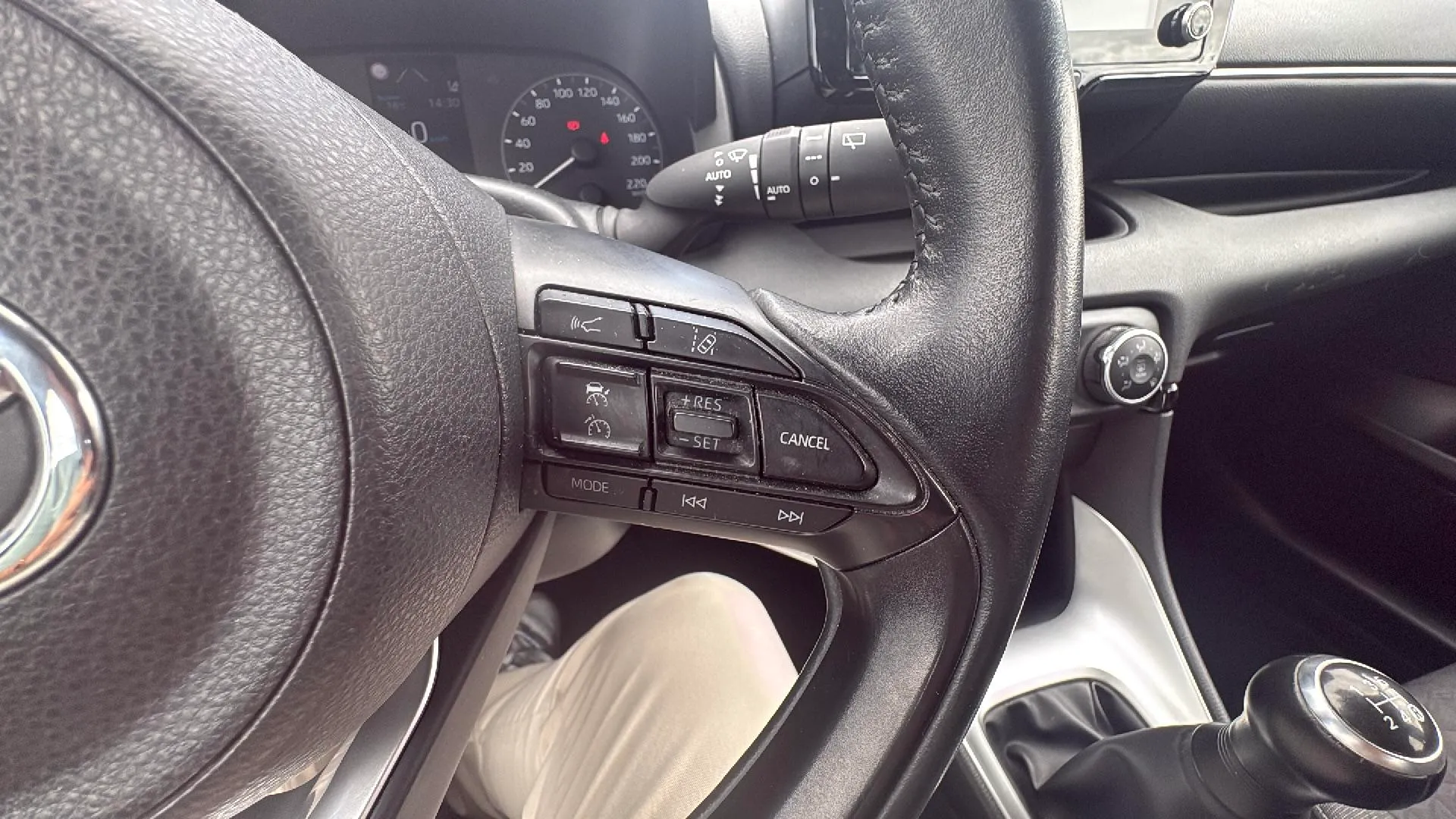 Toyota Yaris 1.0 Confort - foto 12